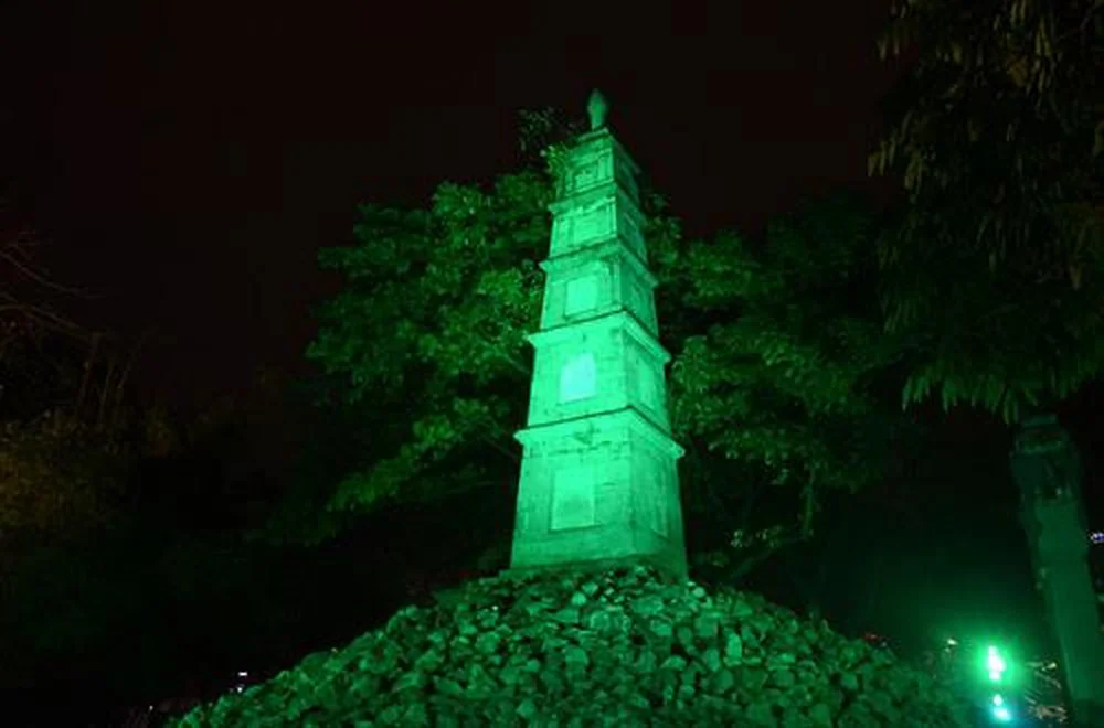 Nhuộm xanh Tháp Bút - Hà Nội, Việt Nam - Ireland Day 2018