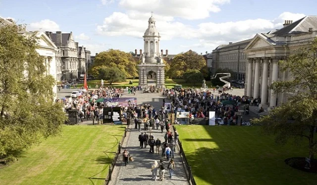 Trinity Dublin là trường đại học đầu tiên và cổ nhất Ireland và là 1 trong 20 trường đại học cổ nhất thế giới