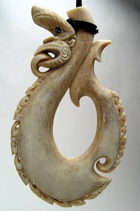 Whalebone hei matau Māui