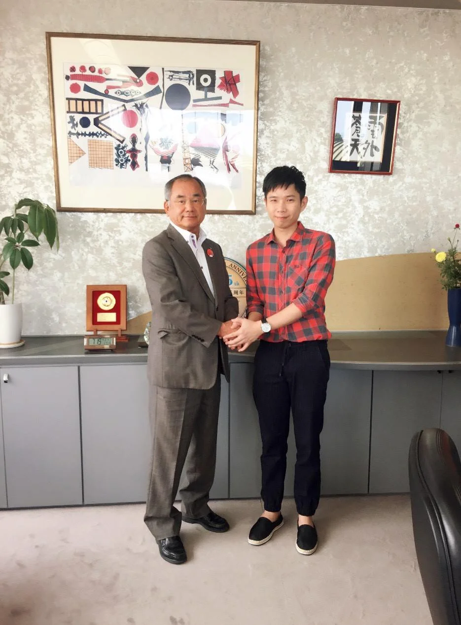 Setouchi Triennale_Neil Chua with Mayor of Tadotsu