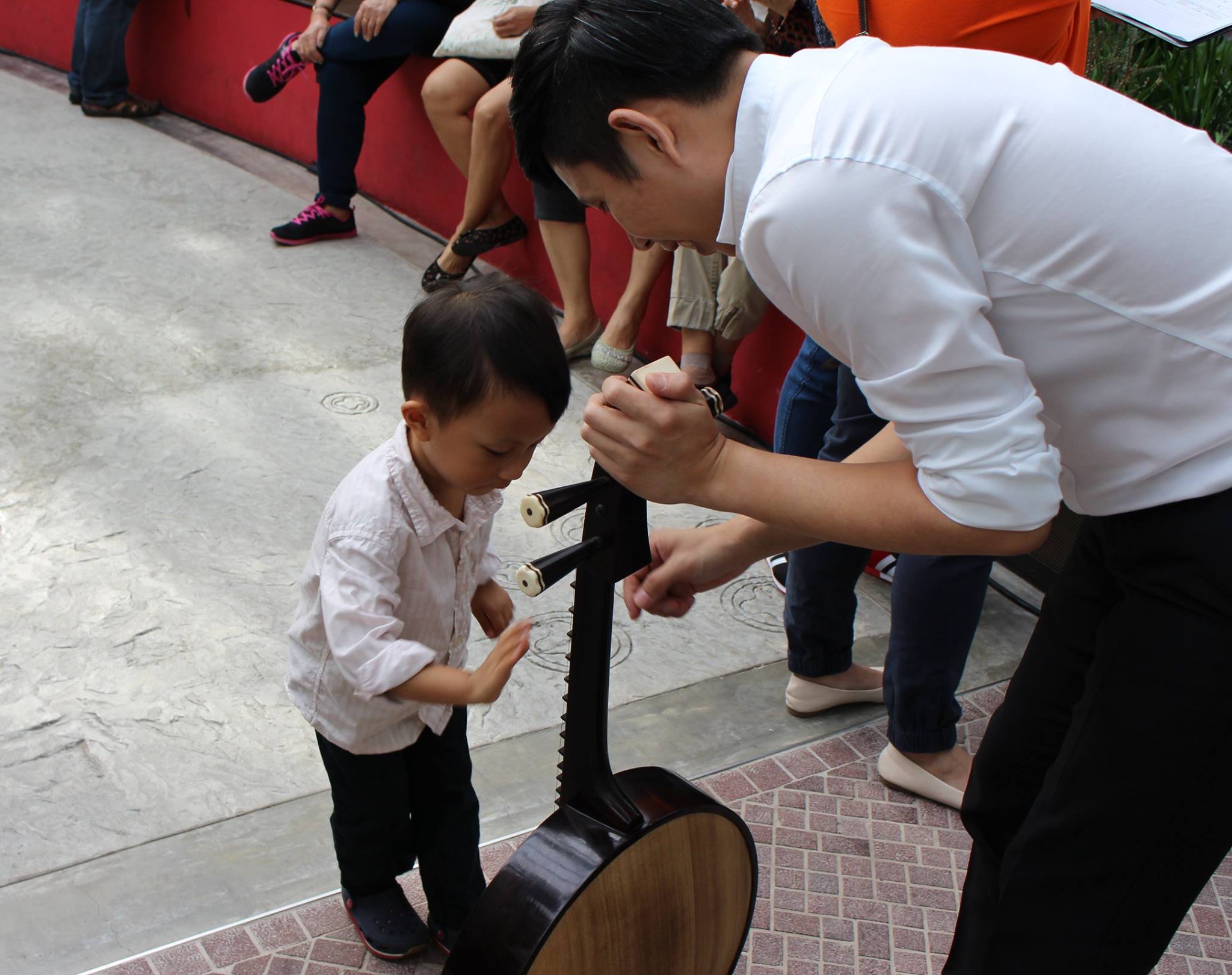 Christmas Melodies in the Flower Dome_Curious Kid