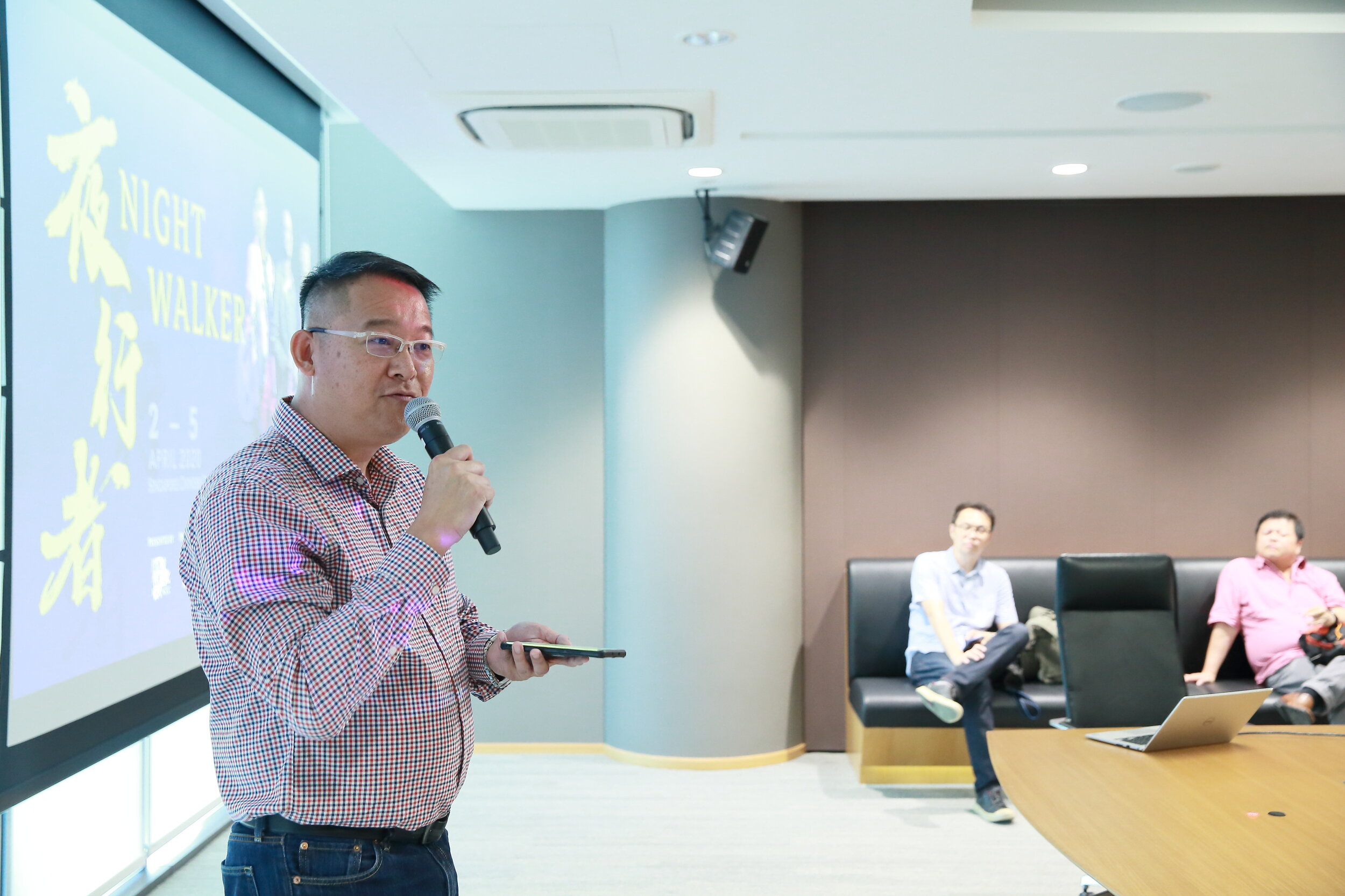 Welcome remarks by Mr Lee Ee Wurn, Programmes Director at the Singapore Chinese Cultural Centre.JPG