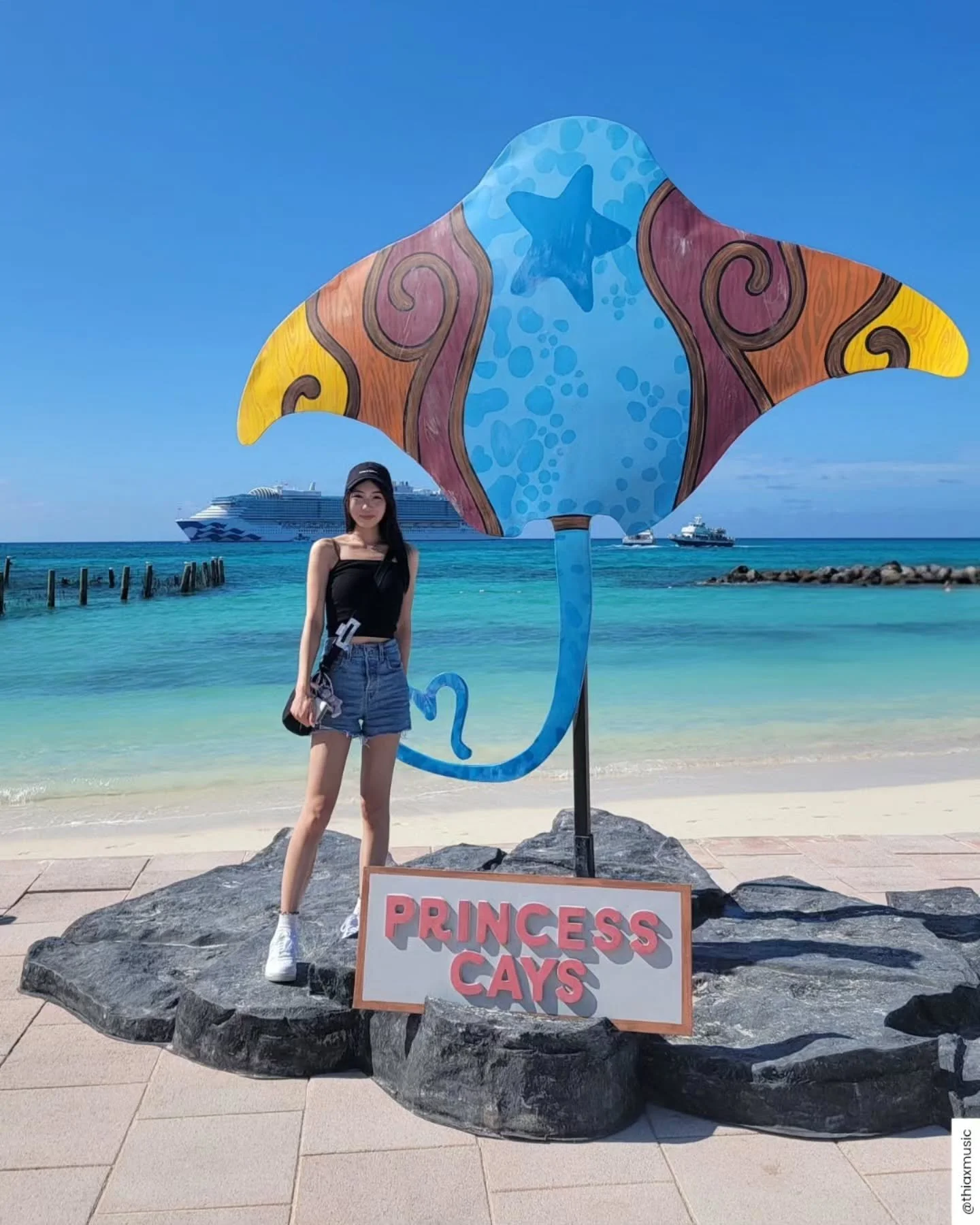 december of '25 // sea salt air, ocean breeze, sunlight glow (&amp; a magic show).

dreaming of the beach right about now.. 

𖤓 ｡𖦹&deg;‧ ⋆☀︎.
__________

╭ ✮ 070926 / 6:36pm
 &bull; &ndash; fc: 2,545
╰ ★ please do not reupload

#beachvibes #ocean #