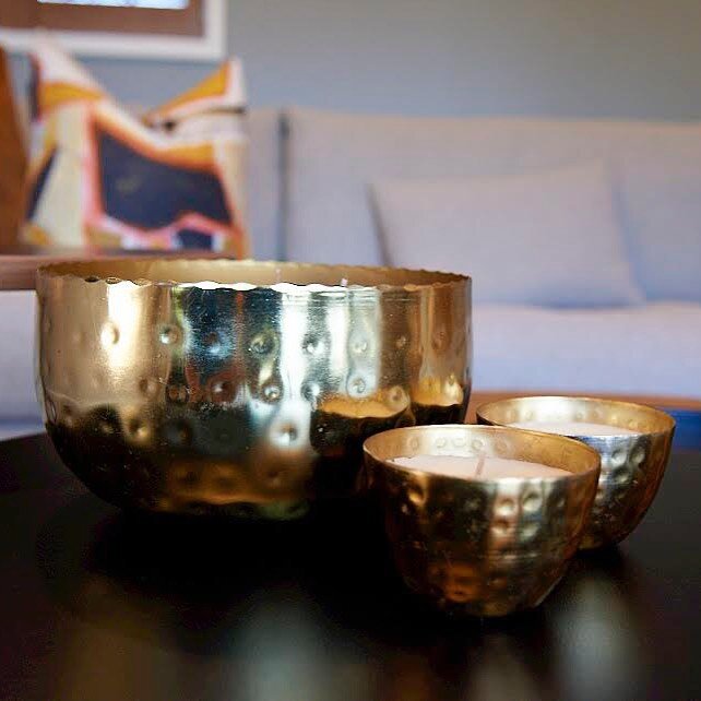 Brass candle accents🤎#allureicc
.
.
.
.
#interiordesigner #interiors #brass #details #livingroomdecor #interiors #candles #nzinteriors #interiorstyling