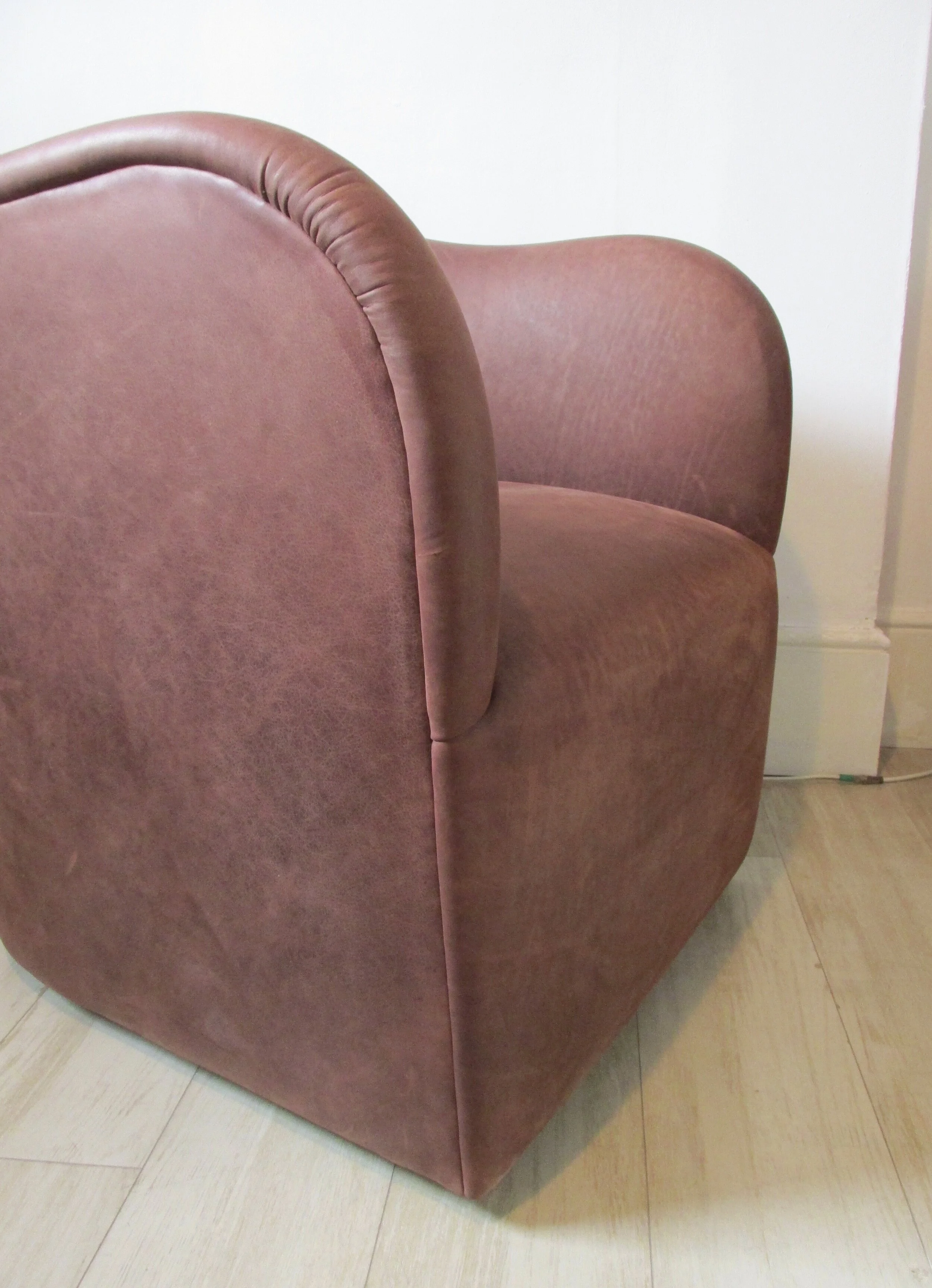 postmodern-leather-club-chair-american_0.jpeg