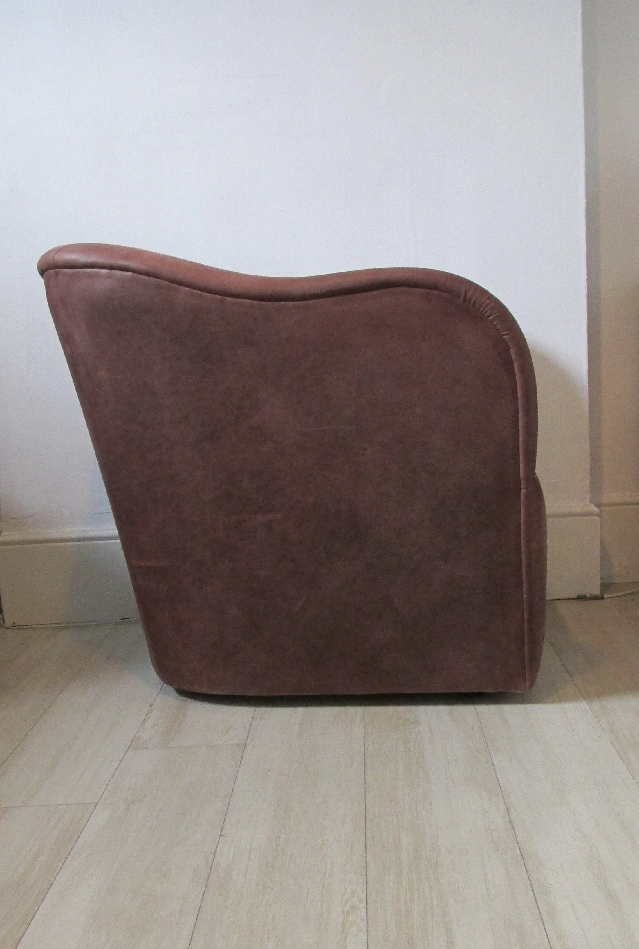 postmodern-leather-club-chair-american_0.jpeg