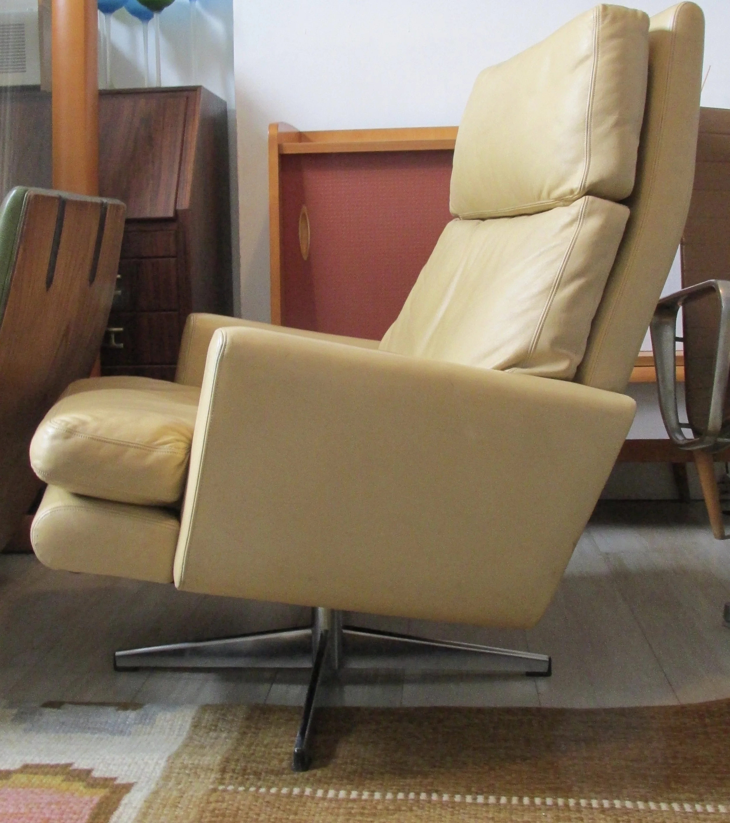 denmark-armchair-leather-chrome-swivel-vintage-danish-unknown_0-2.jpeg