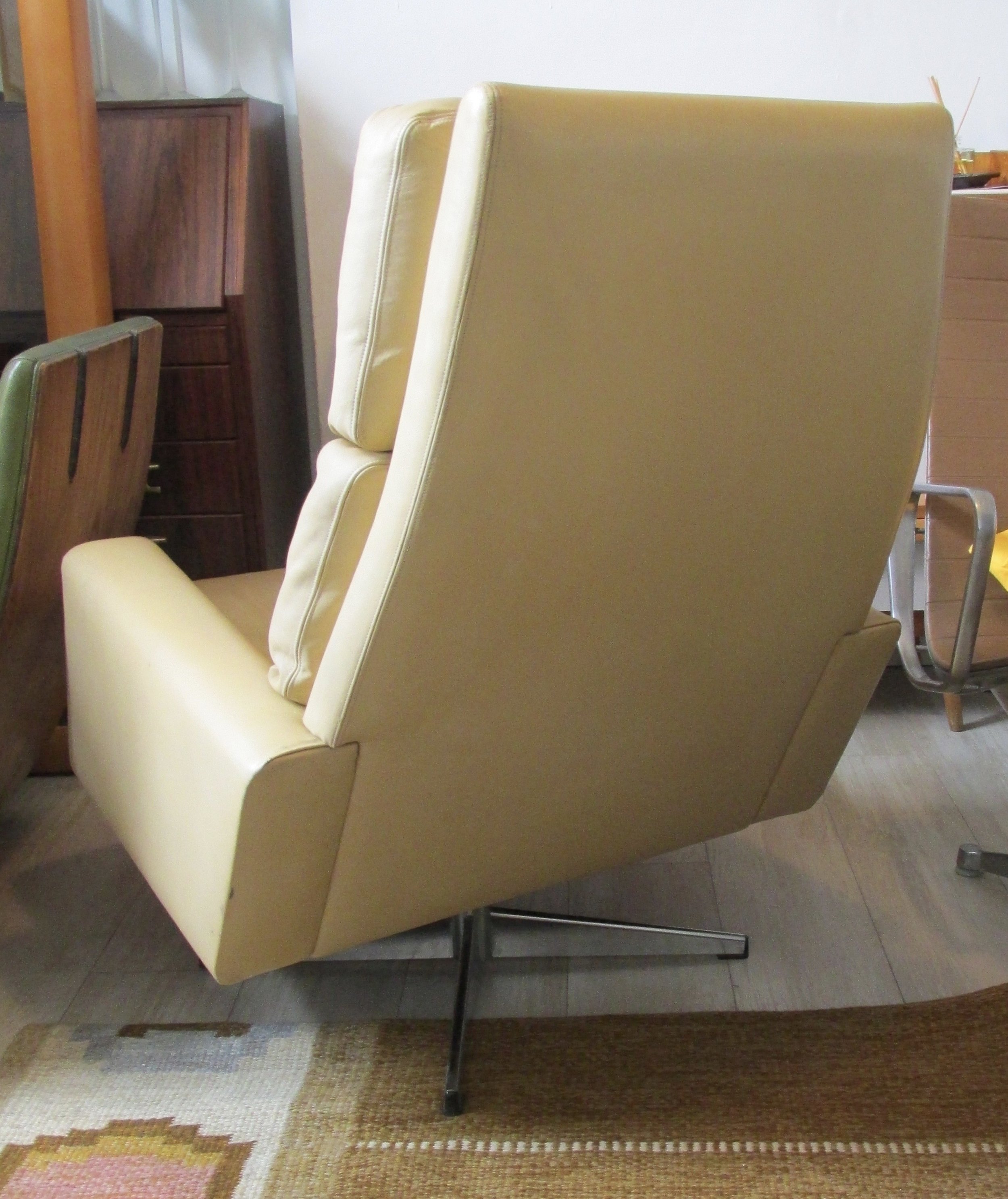 denmark-armchair-leather-chrome-swivel-vintage-danish-unknown_0-3.jpeg