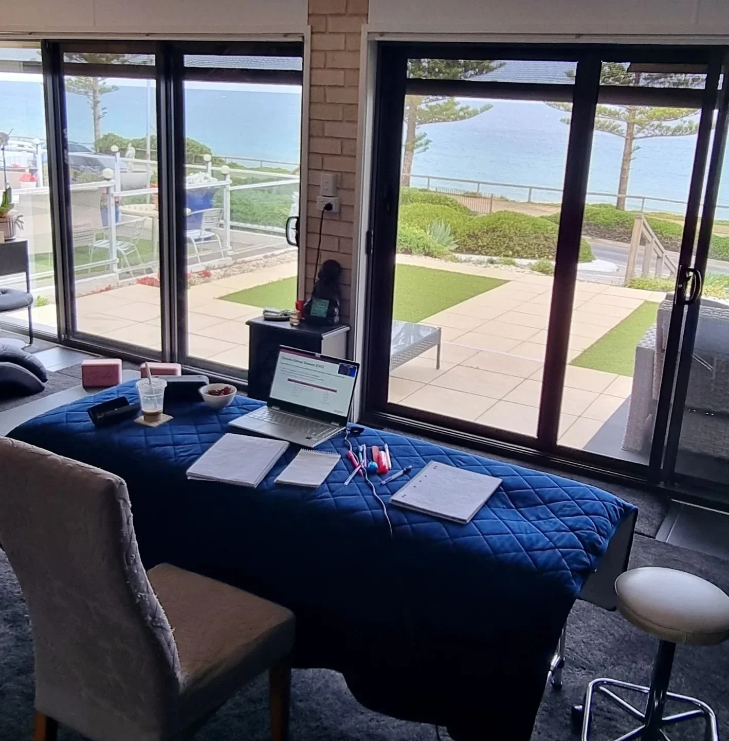 Day 2 Mastering Pathology conference @bioconcepts_au 🖥 👩‍💻 I couldn't get up to Brisbane for it, so virtual isn't so bad with these views.morning yoga & beachwalk and iced chai. Here we go! #bioconceptssummit #masteringpathology #continued