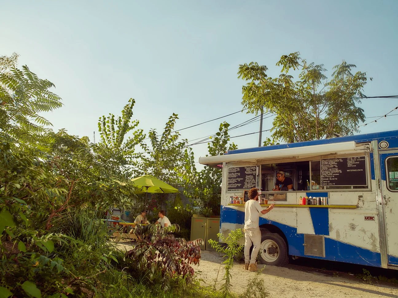 FGS_Nowadays_Detail_059_FoodTruck_Dude_v02_f.jpg