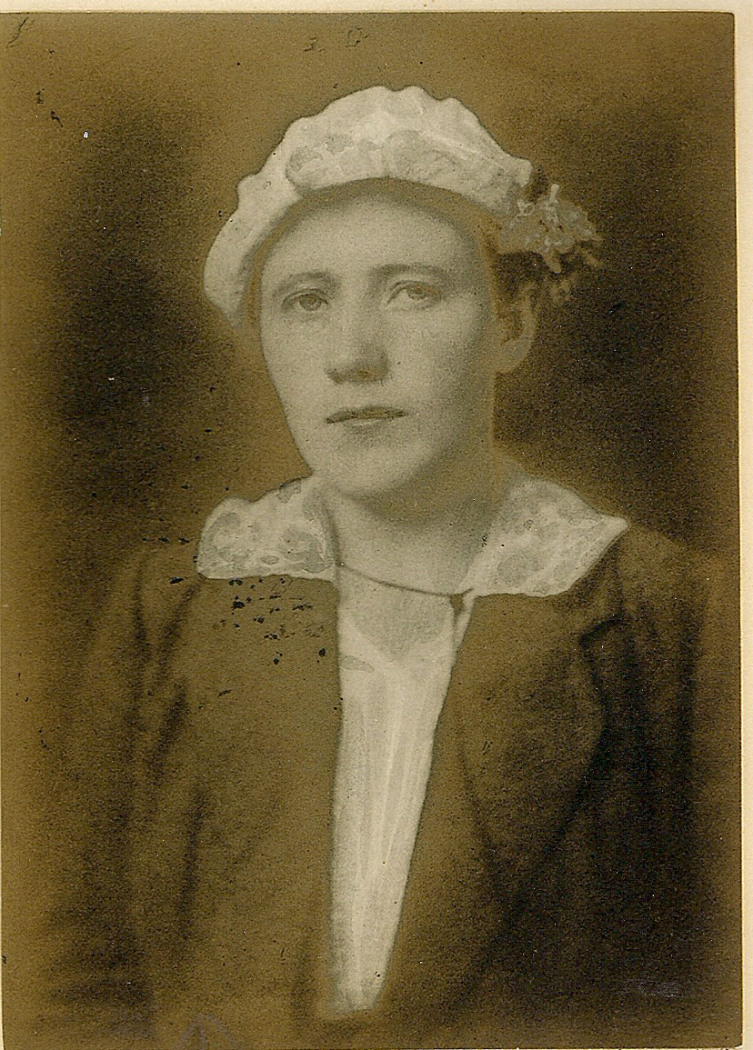 Helene 10 days before marriage in Petrograd.jpg
