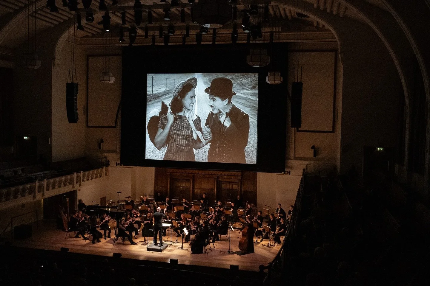 We ❤️ these photos snapped by @suzyredred at last week&rsquo;s @ldnsoundtrack screening of @charliechaplinofficial&rsquo;s MODERN TIMES, introduced by @spencerlchaplin, LSF Artistic Director @tommypearsonmusic and our own @conductorben. Thanks to eve