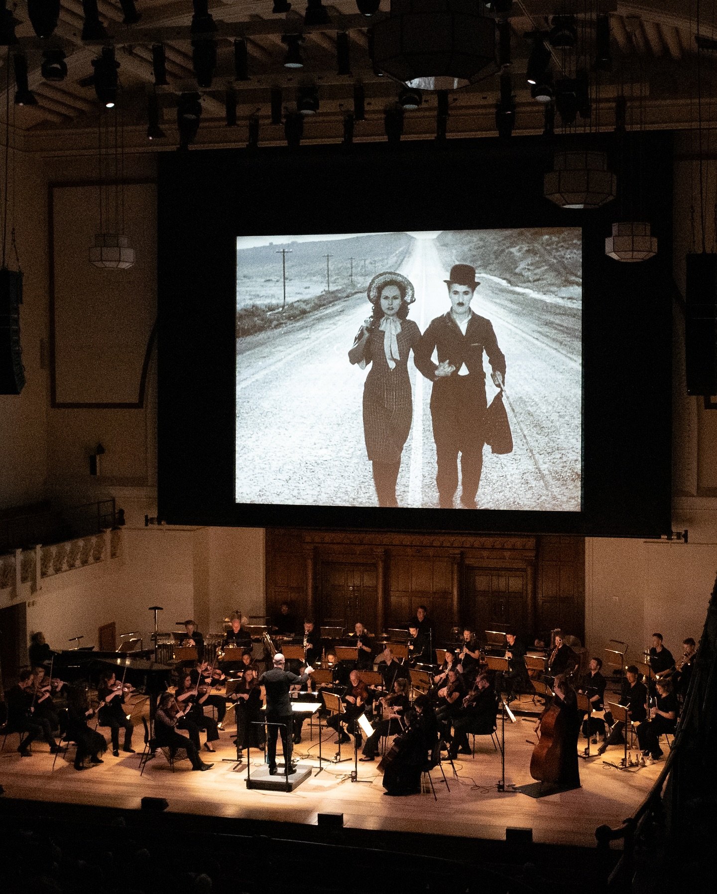 ⚙️🔧📽️ Huge thanks to everyone who came to our @ldnsoundtrack screening of @charliechaplinofficial&rsquo;s MODERN TIMES with @conductorben at @cadoganhall last night, introduced by @spencerlchaplin - what a fun night! 
(📸 1-3 @suzyredred, 📸 4 @tom