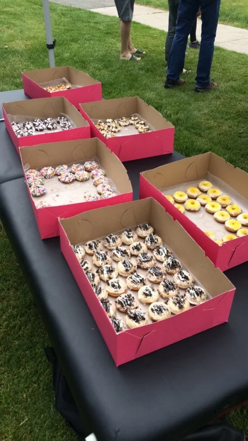 The team at the Foot Knee Back Clinic came together to hand out some Chubby Panda Donuts during the Ancaster Heritage Days Parade! What a great turnout and great excuse to eat some donuts! 