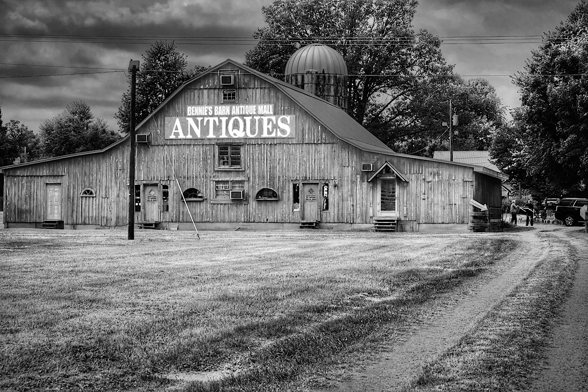 Antique Barn HDR B&W at 1200.jpg