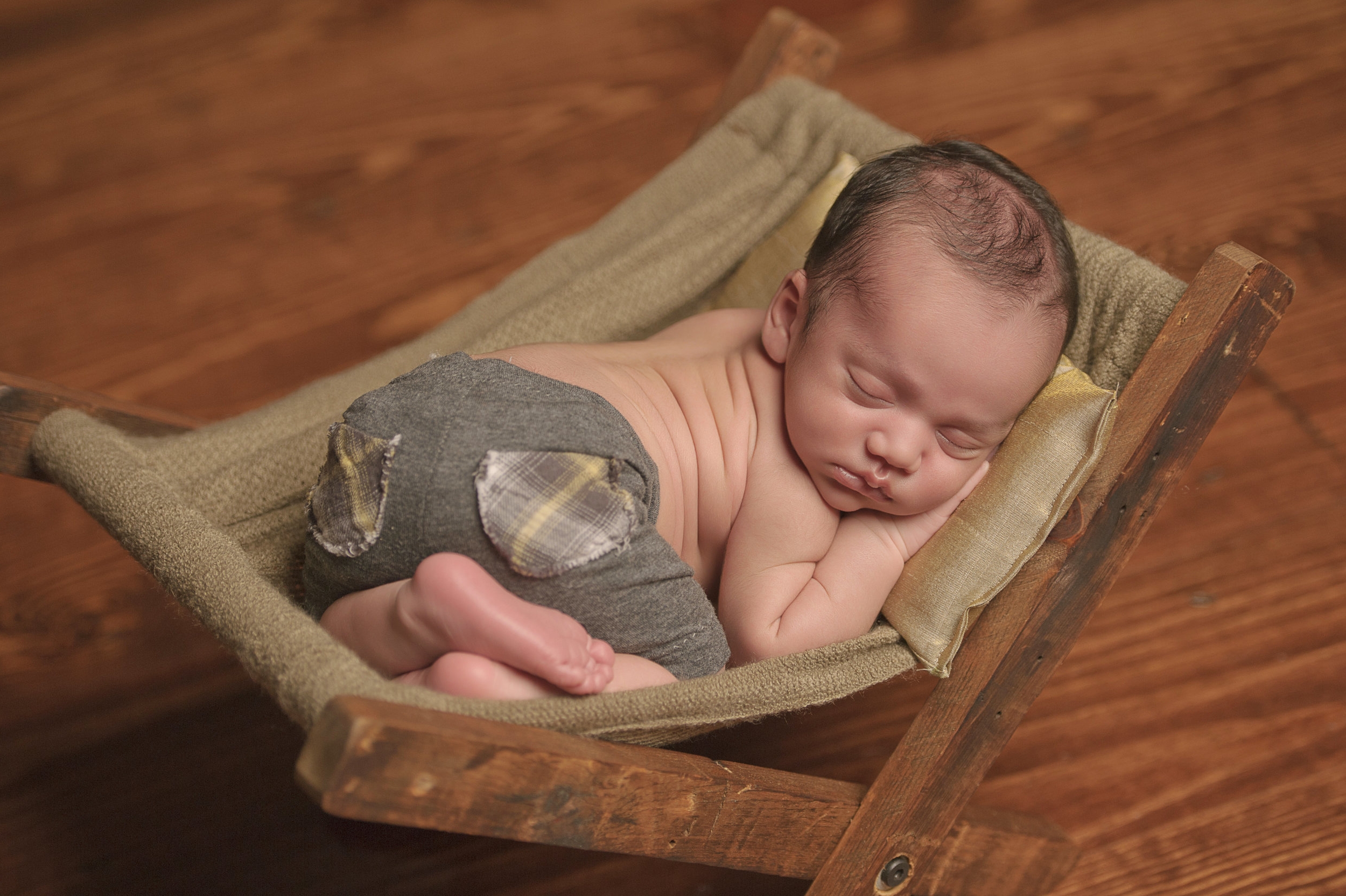 CHICAGO-BEST-NEWBORN-PHOTOGRAPHER-SRI-JANA-8.jpg
