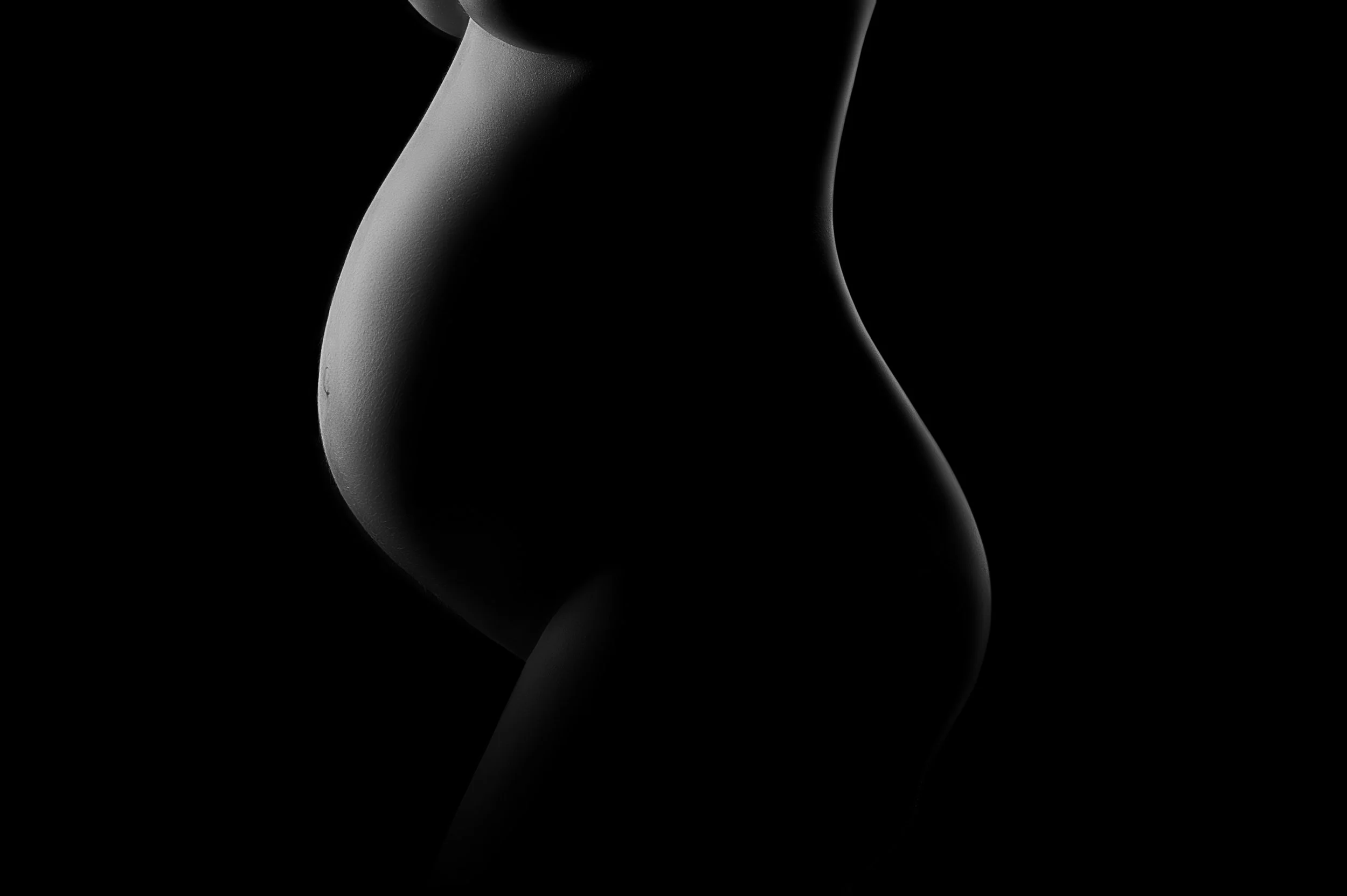 Tummy-only maternity photoshoot by Sri and Jana Photography