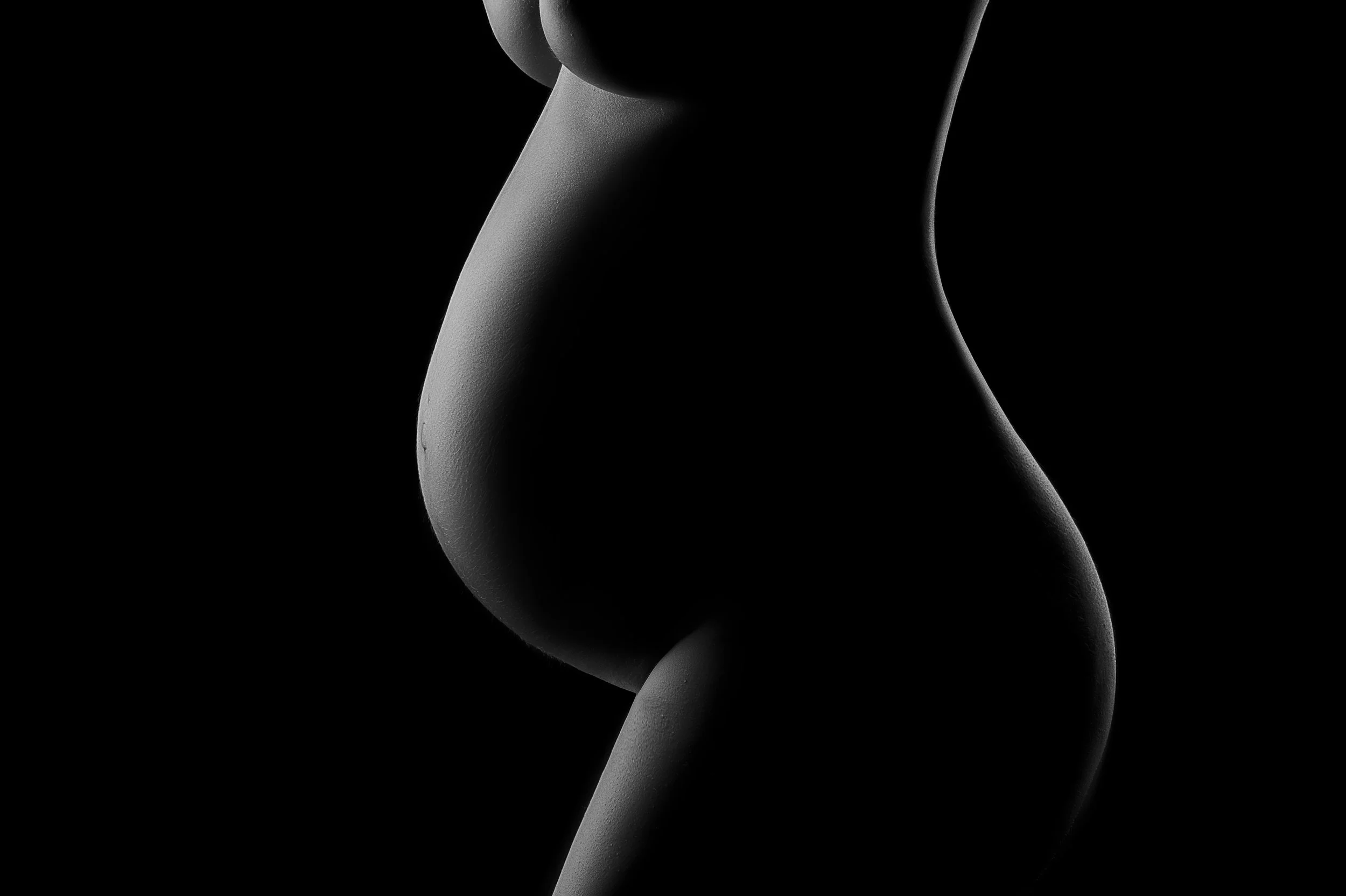 Tummy-only maternity photoshoot by Sri and Jana Photography