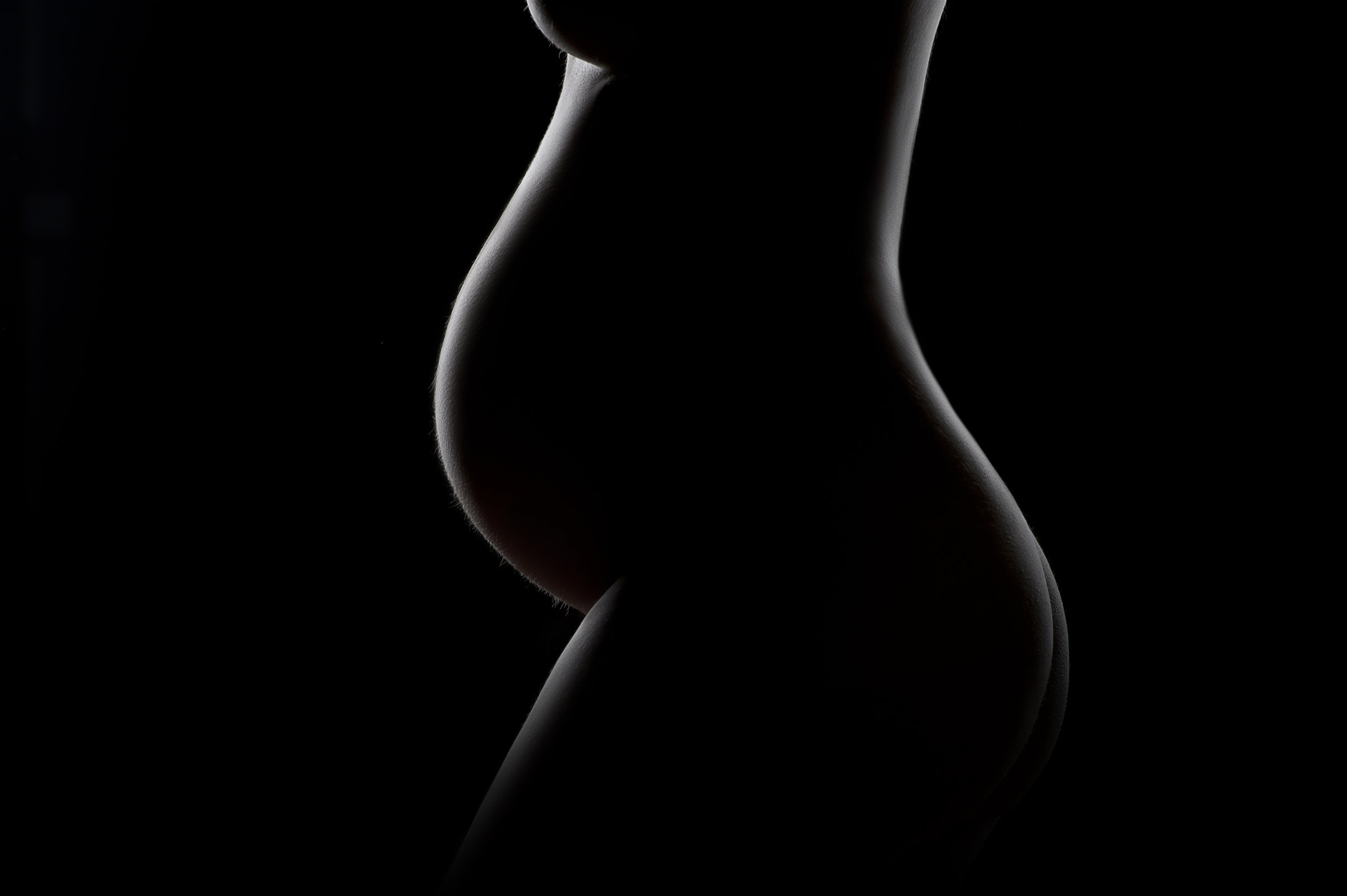 Tummy-only maternity photoshoot by Sri and Jana Photography