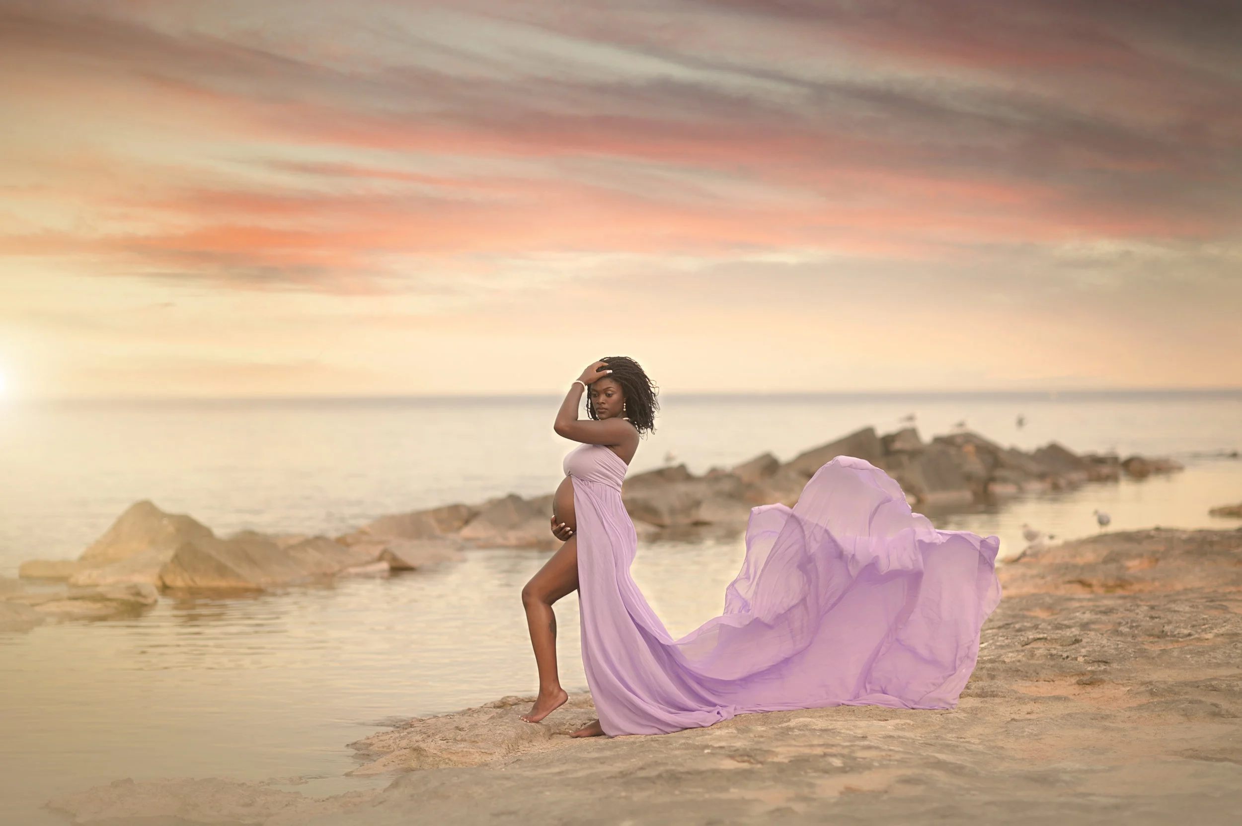 Chicago maternity photoshoot along Lake Michigan with Sri and Jana Photography