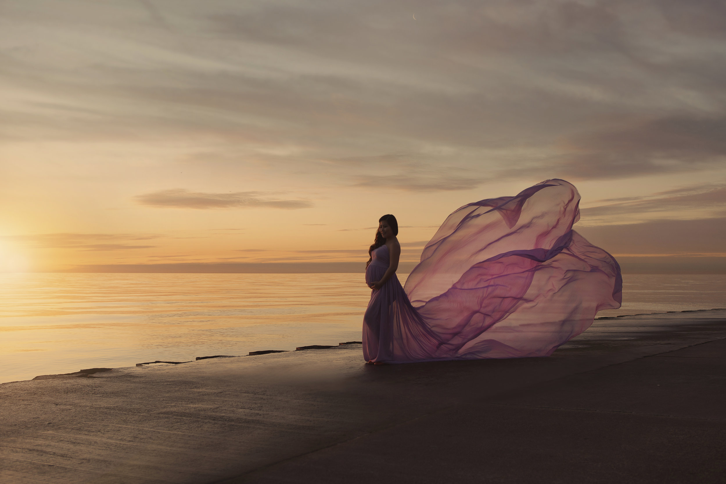 Beautiful maternity photoshoot on Chicago lakefront