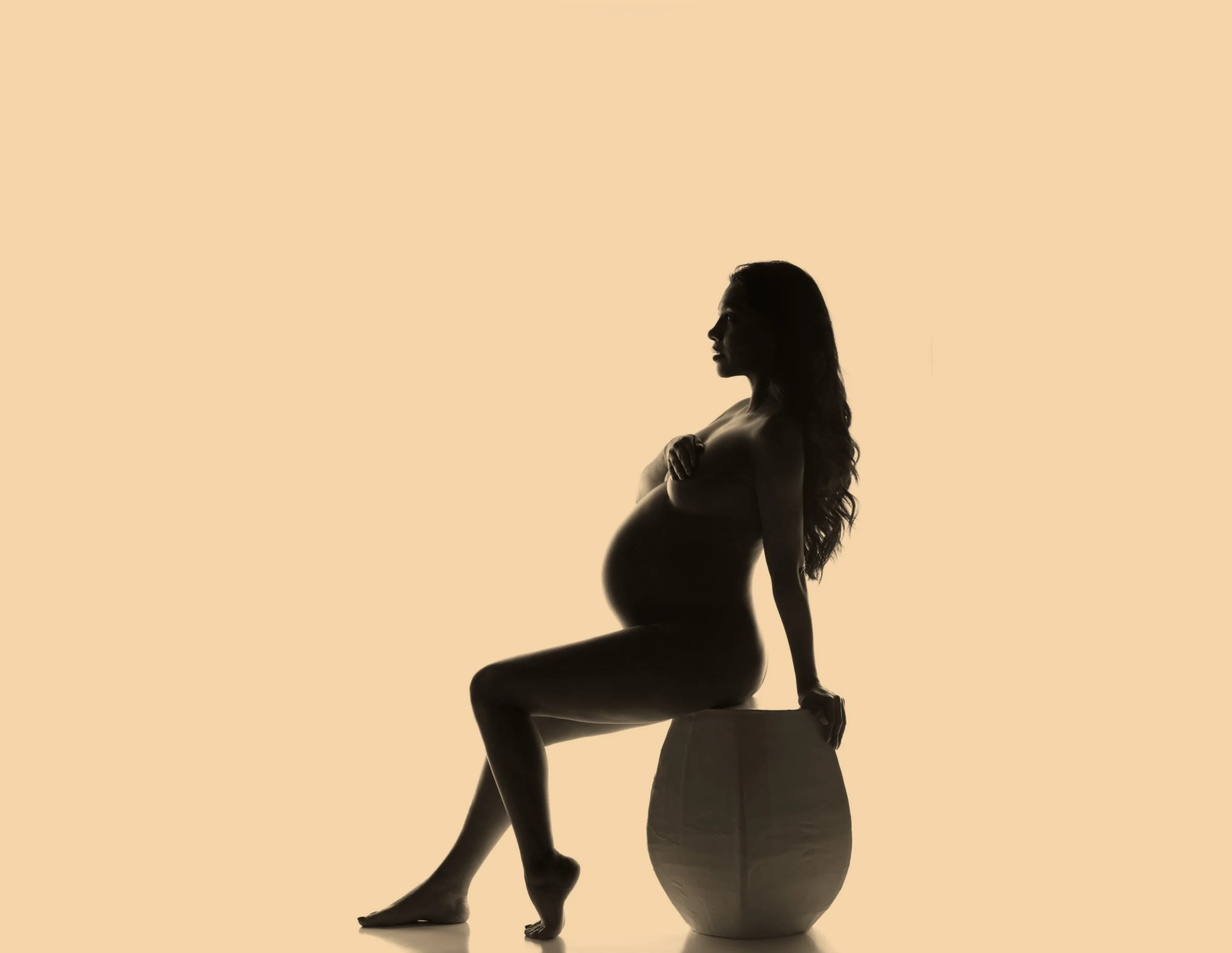 Black and white maternity photos in Chicago