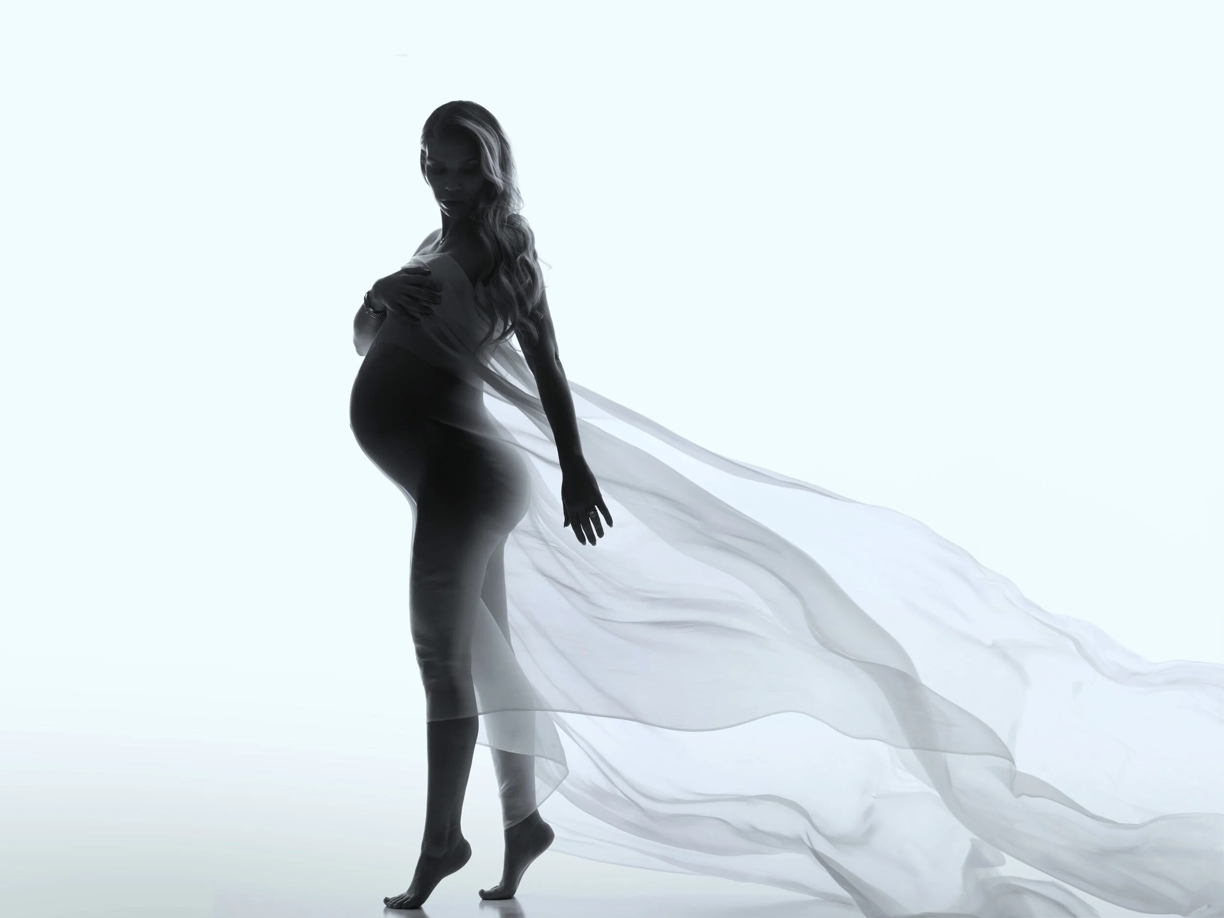 Stand-up maternity photoshoot in Chicago