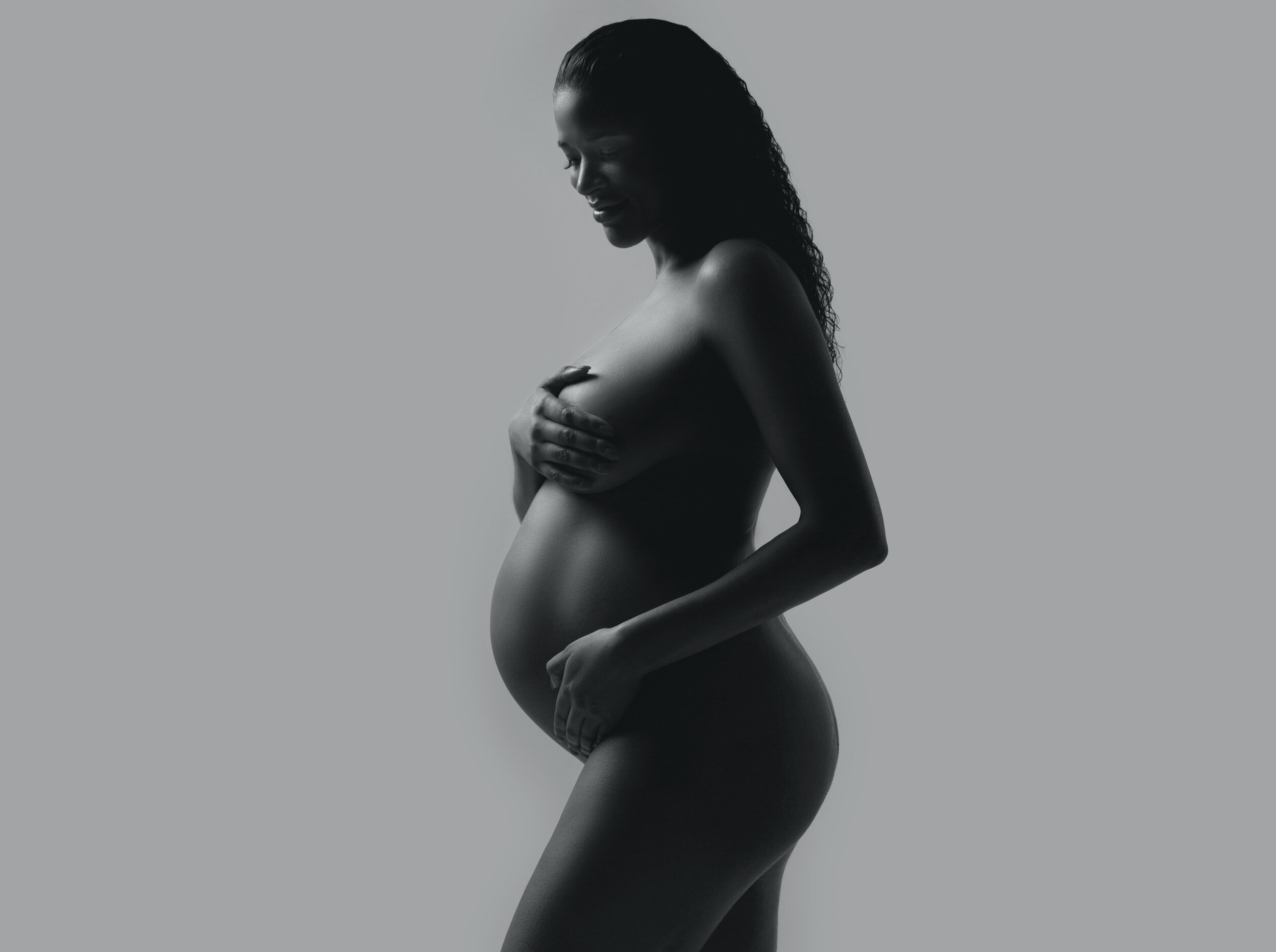 Best maternity photo ideas in black and white.