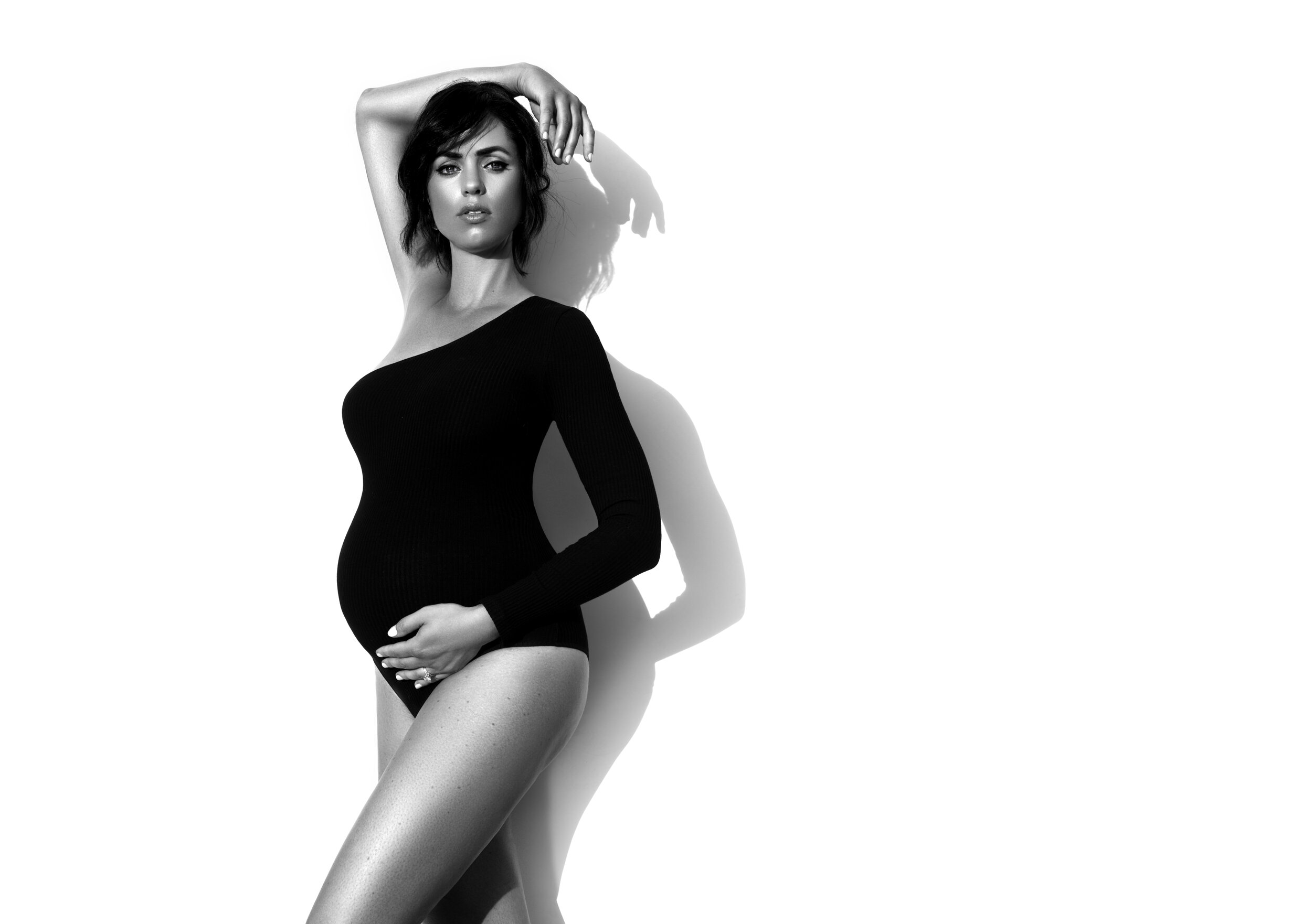 Indoor Classic and Stylish Maternity Photoshoot