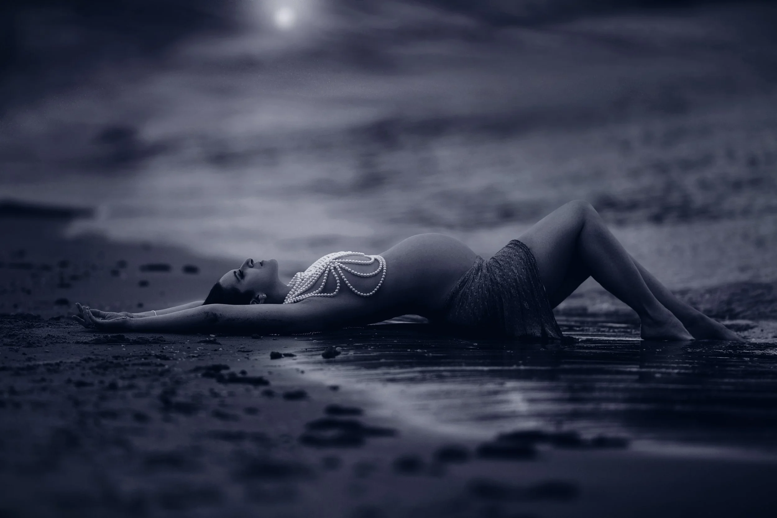 Best Chicago maternity photographer Sri & Jana Photography - Moon Kissed artistic maternity portrait