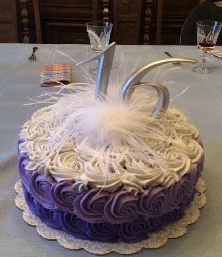 My client was nice enough to send me a picture of the finished product with their cake topper!