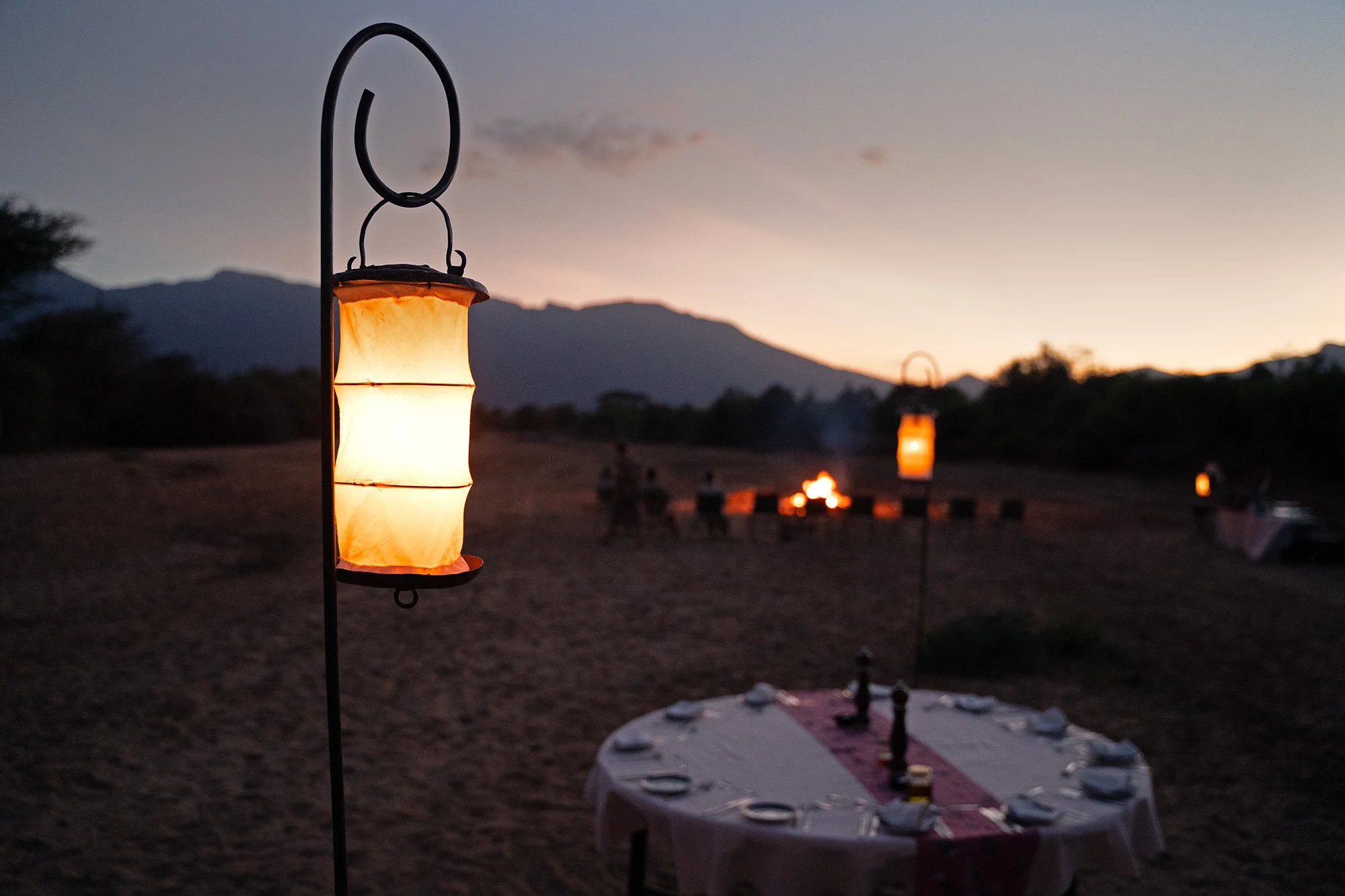 SararaWilderness_FlyCamping_BushDinner_08_web.jpg