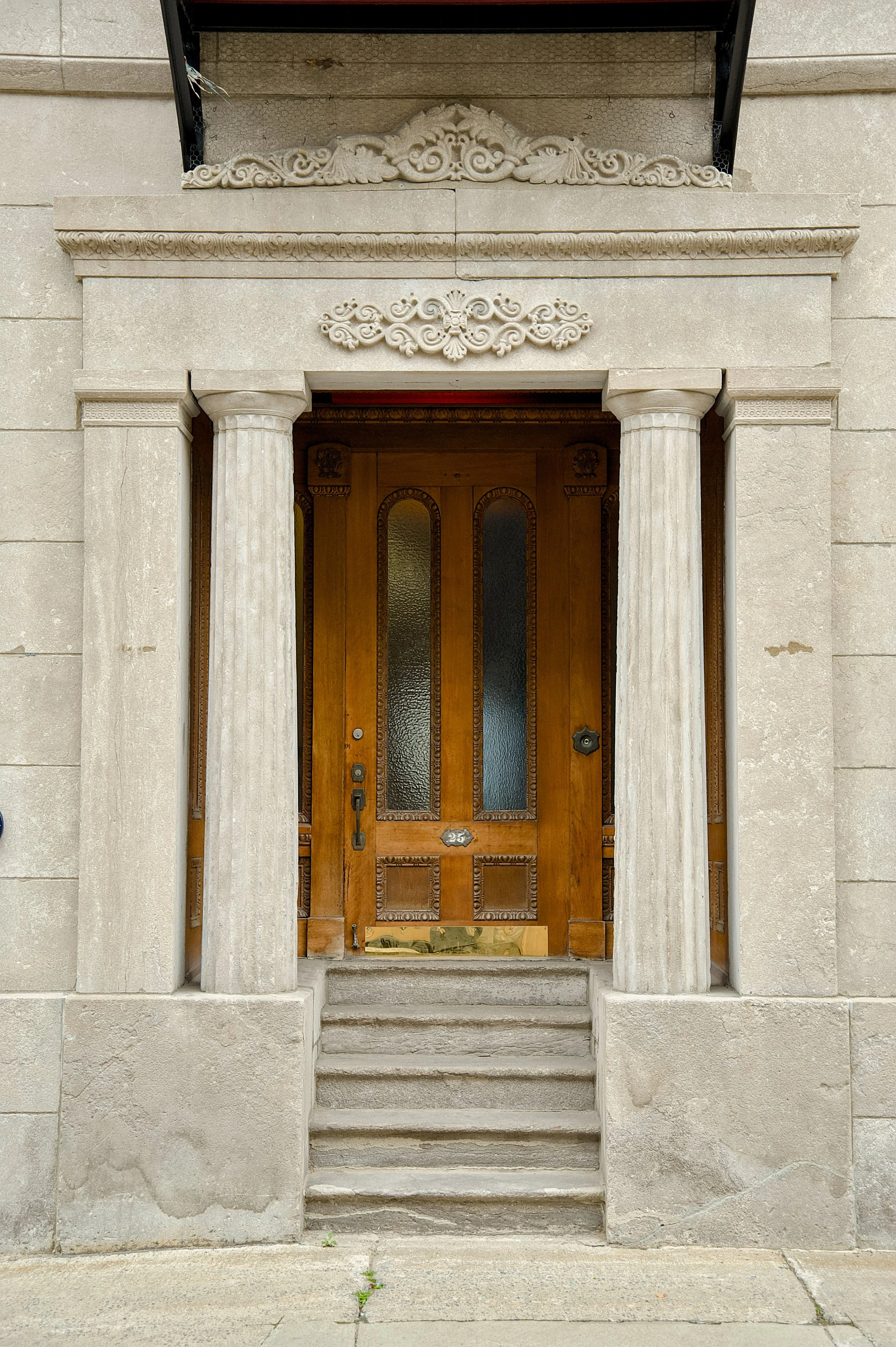 QUEBECDOOR.jpg