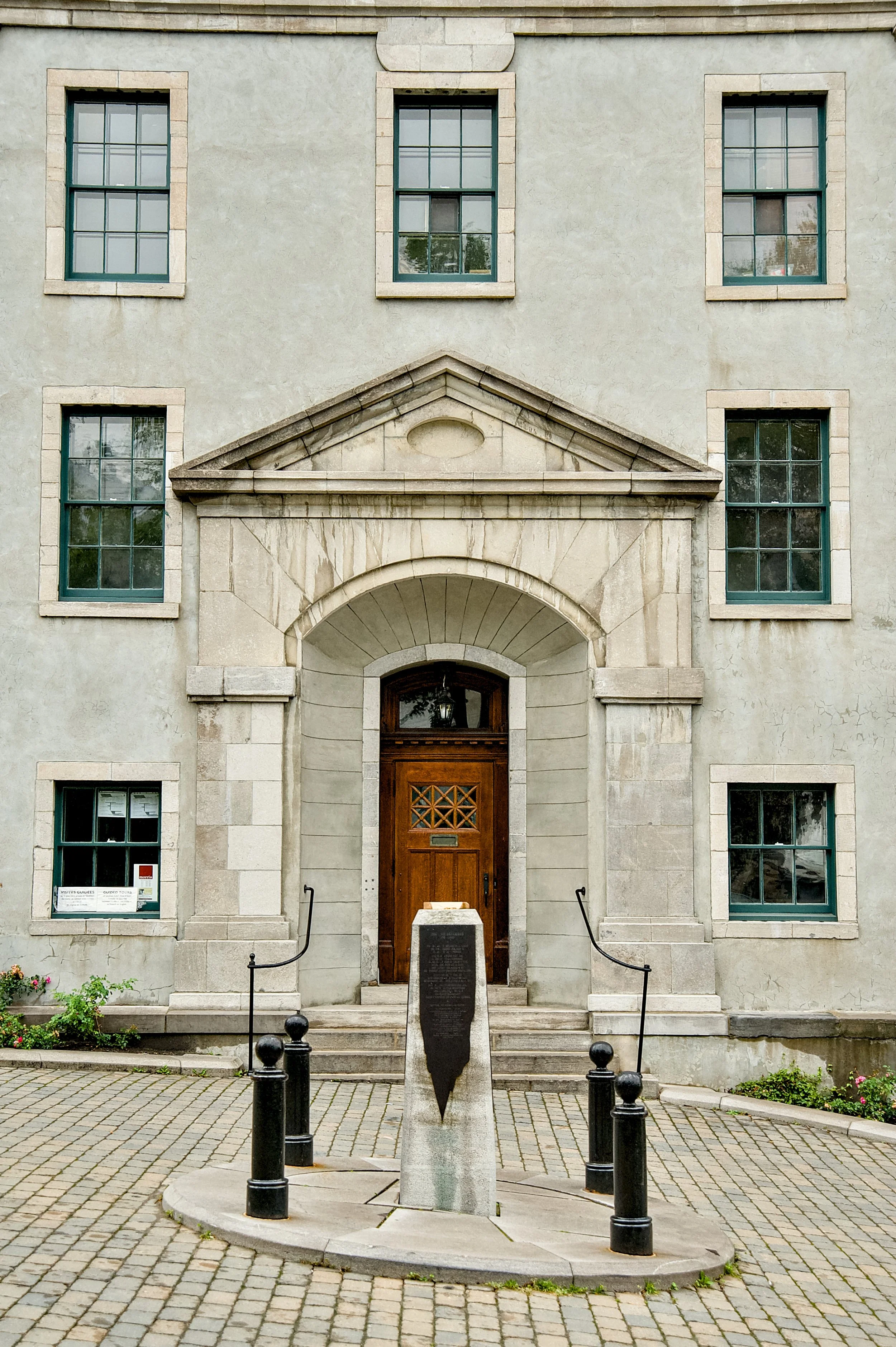 QUEBEC WOOD DOOR.jpg