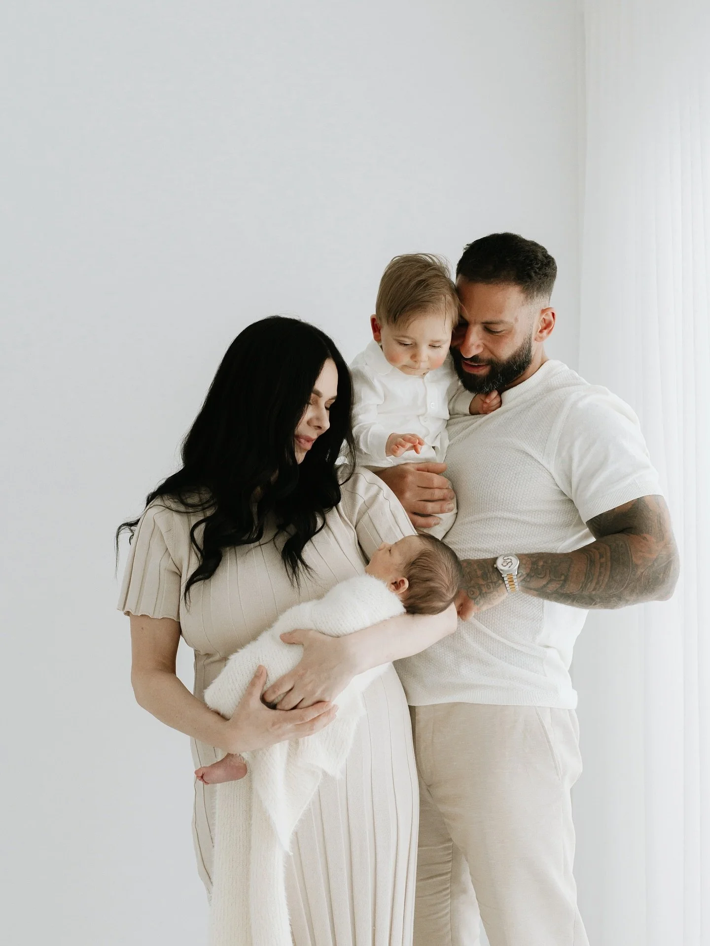 Welcoming little Remy earthside 🤍
It honestly feels like just yesterday I had his big brother Rome in the studio &mdash; and now he&rsquo;s back as a big brother.

Their sweet sister Alessia was definitely watching over her boys from above 🤍

Thank