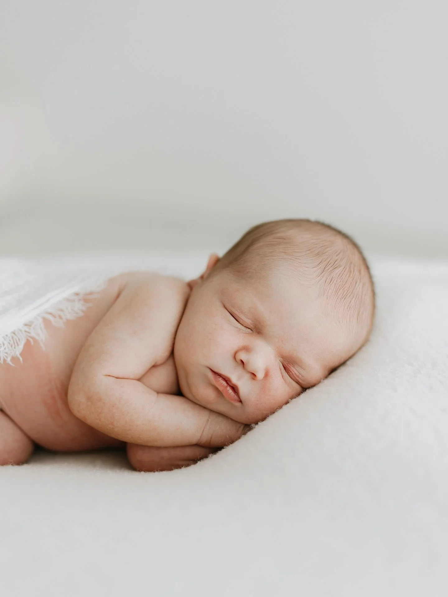 Couldn&rsquo;t have asked for a more perfect start to the new year, welcoming @daniela.bufalino &amp; her family into the studio. Thank you for trusting me with some special memories of your little Sophie 🫶🏼