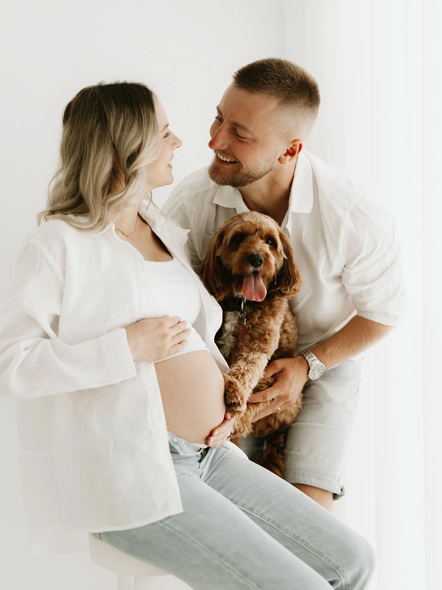 Ollie was definitely the star of the show at his parents maternity shoot, eagerly waiting for baby to arrive 🥹