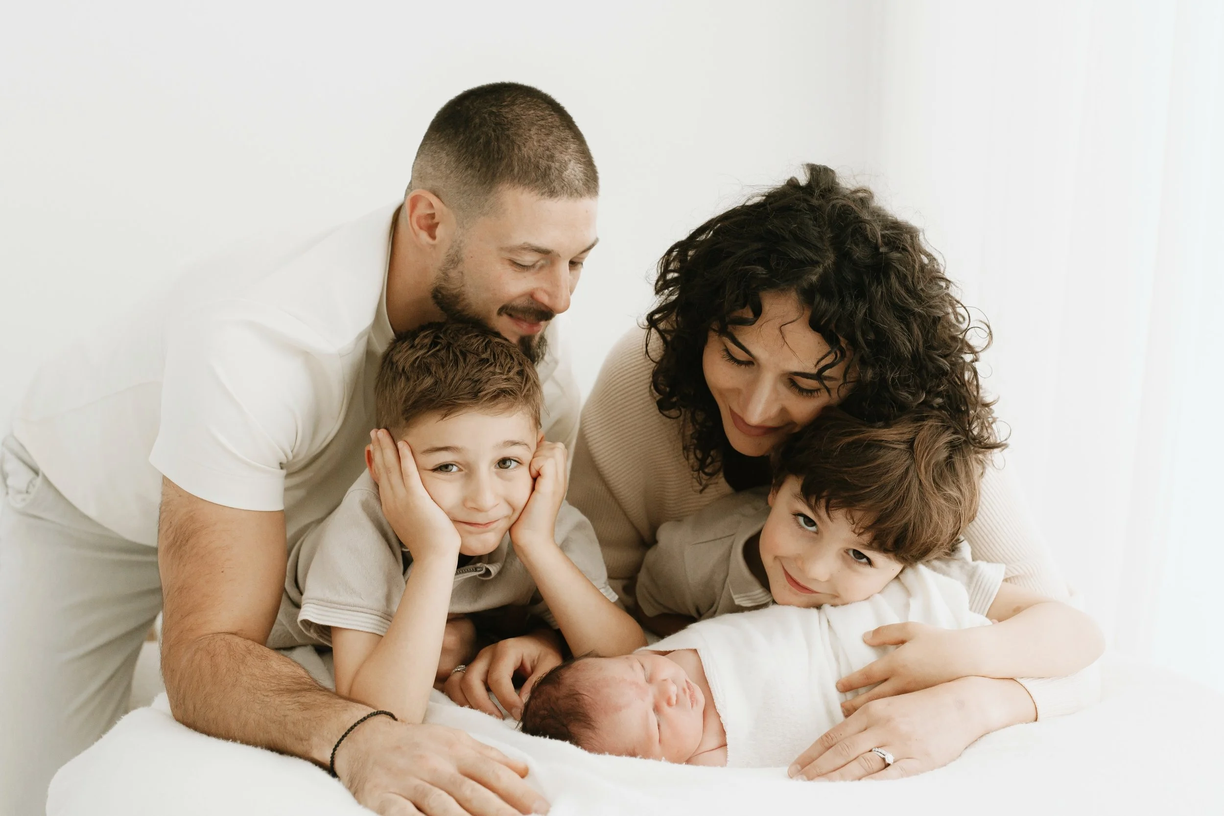 One of the biggest worries parents have before their session?

&ldquo;What if my toddler doesn&rsquo;t cooperate?&rdquo; 🤍

Please know &mdash; tears, snack breaks, cuddles, silliness and a little chaos are all completely normal during newborn sessi