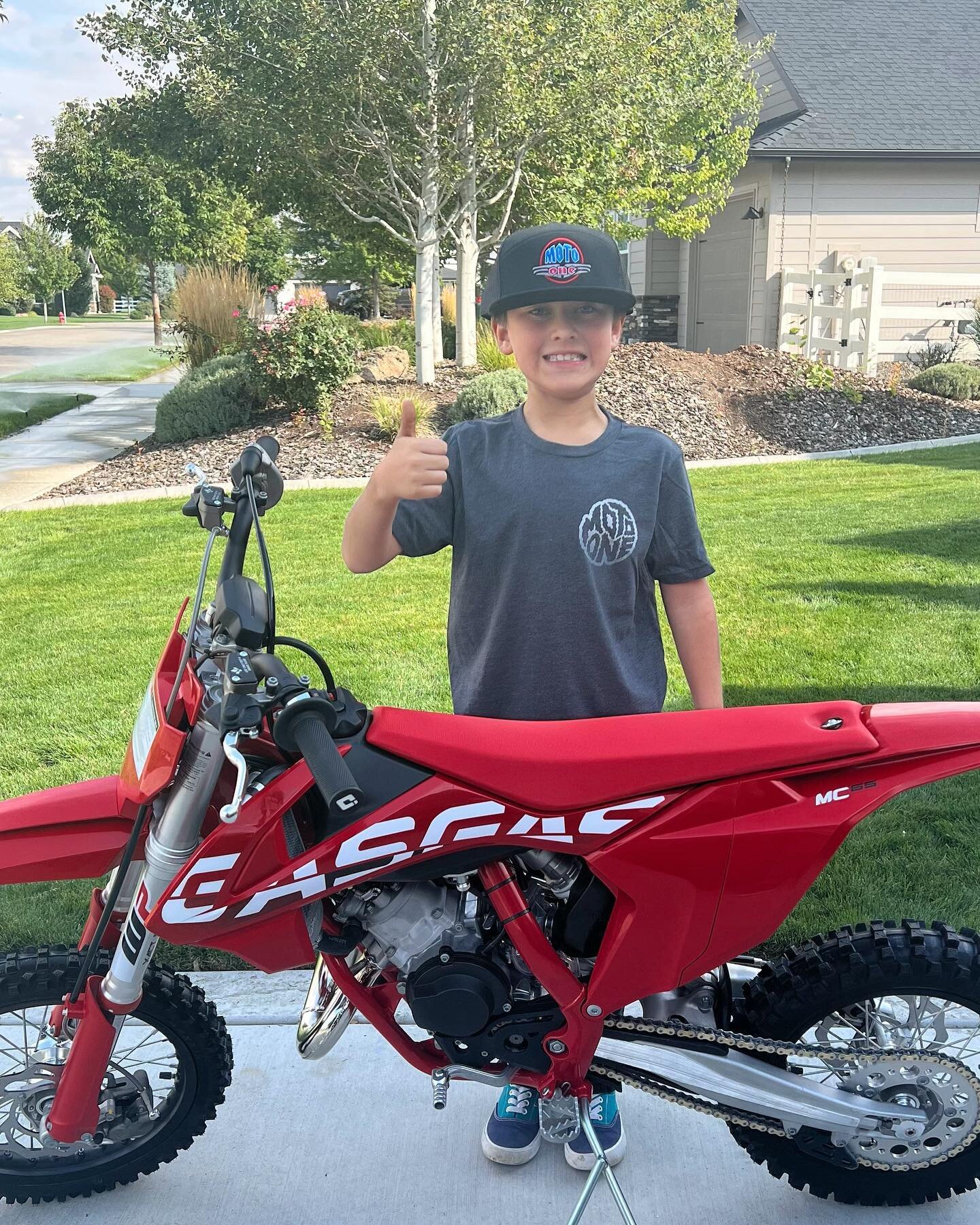 We got @dillonlager151 hooked up with a new red machine! Thanks again to the Lager family. #motoonektm