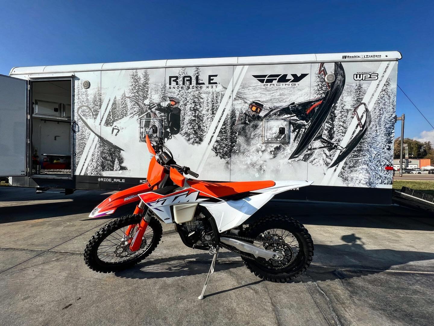 @ride_rale picked up their new 2023 @ktm_official 450 XC-F! Can&rsquo;t wait to see this thing mounted up with a new MT129!

#ktm #readytorace #ktm450xcf #ktmsnowbike #snowbikenation #raleindustries #motoonektm