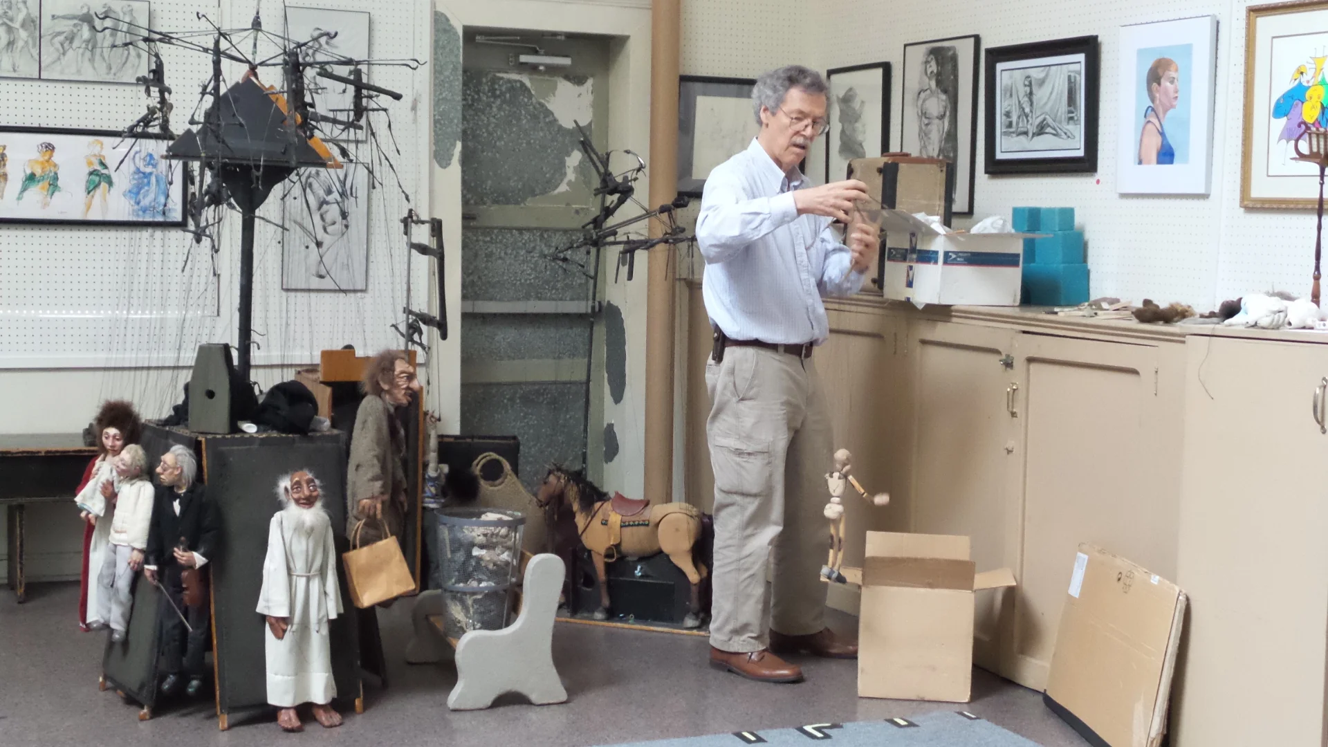 On June 23rd Joe Cashore, internationally known marionette creator and performer, and Plastic Club member, gave a demonstration on how he creates and performs with his marionettes. They are fabulous creations that merge art and engineering.