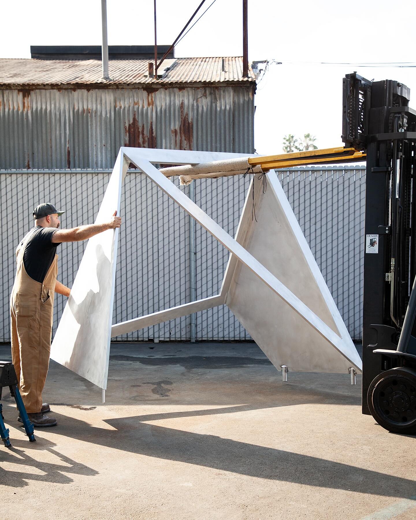 Aluminum sculpture for Brad Howe; headed to painters then to Palm Springs.
.
.
.
.
.
.
#bradhowe #bradhowestudio #aluminum #metalfabrication #contemporarysculpture #contemporaryart #metalsculpture #publicart #losangelescontemporaryart #contemporaryde