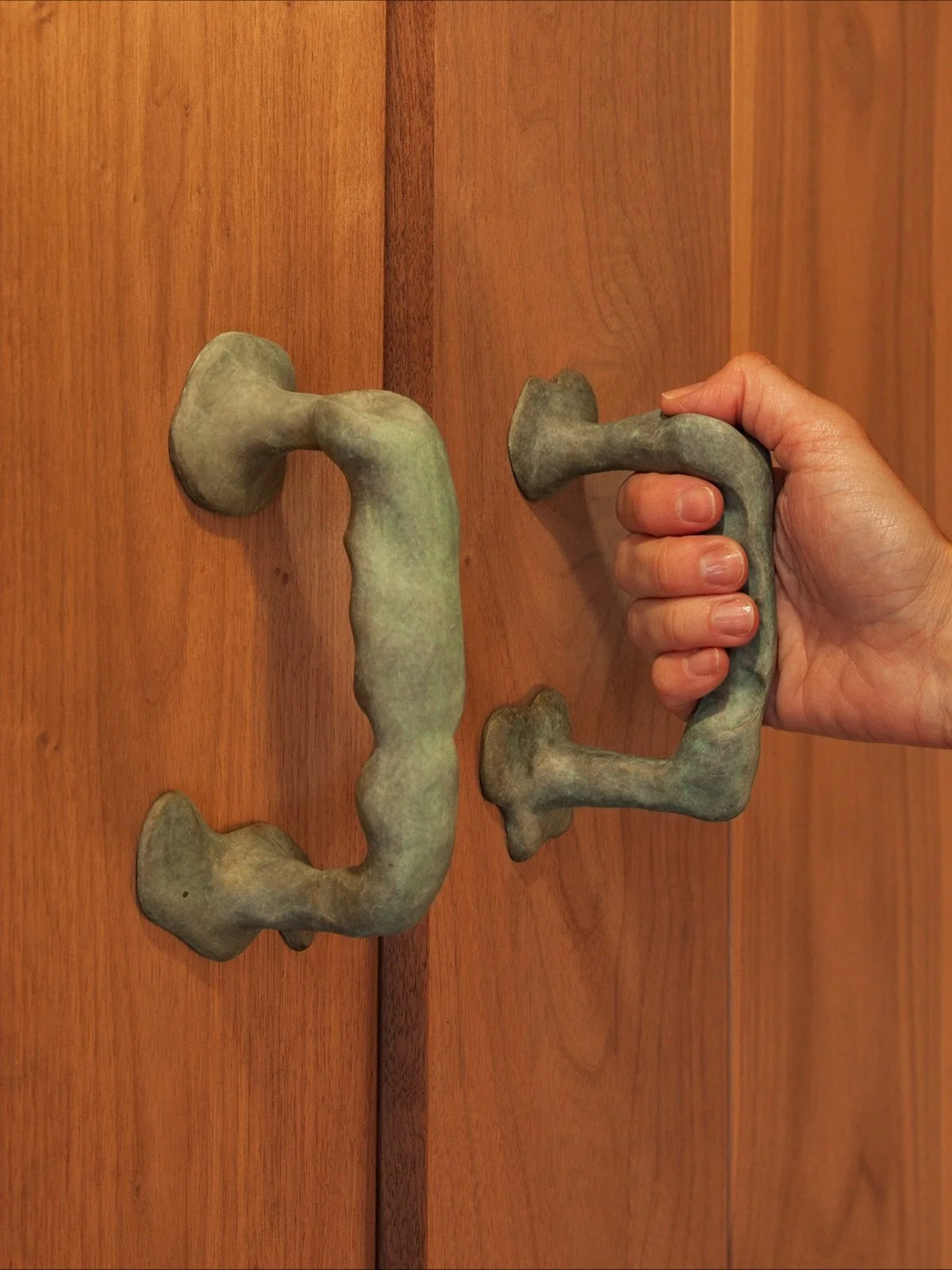 Palmas de Bronce door pulls.
.
Bronze with a verdigris patina&rsquo;d surface, these are waxed to delay the oxidation process but expect them to patina with every use over time. These pieces are cast via the lost wax process and are made to order.
.
