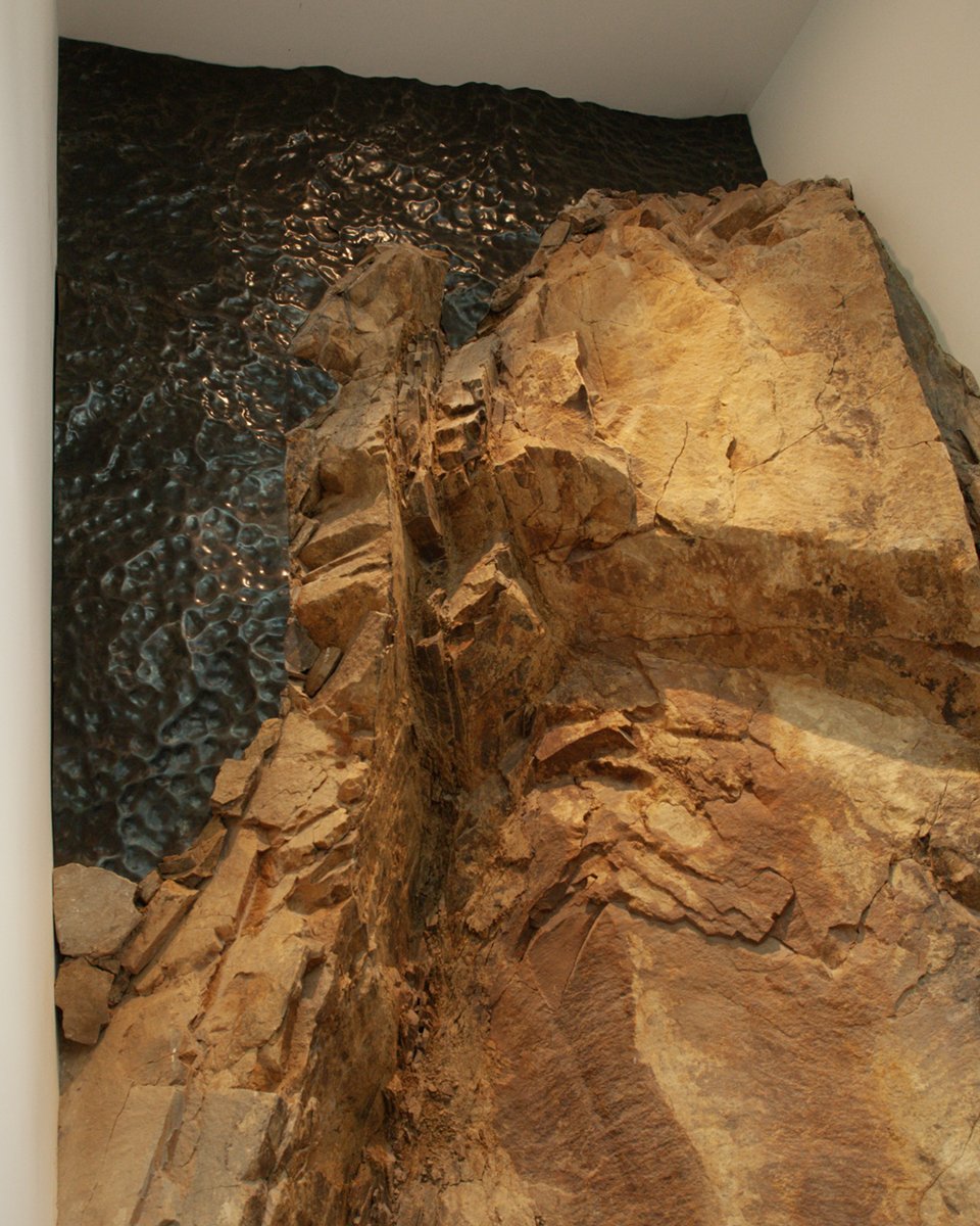 Legaspi-Courts: Rock Wall Sculpture