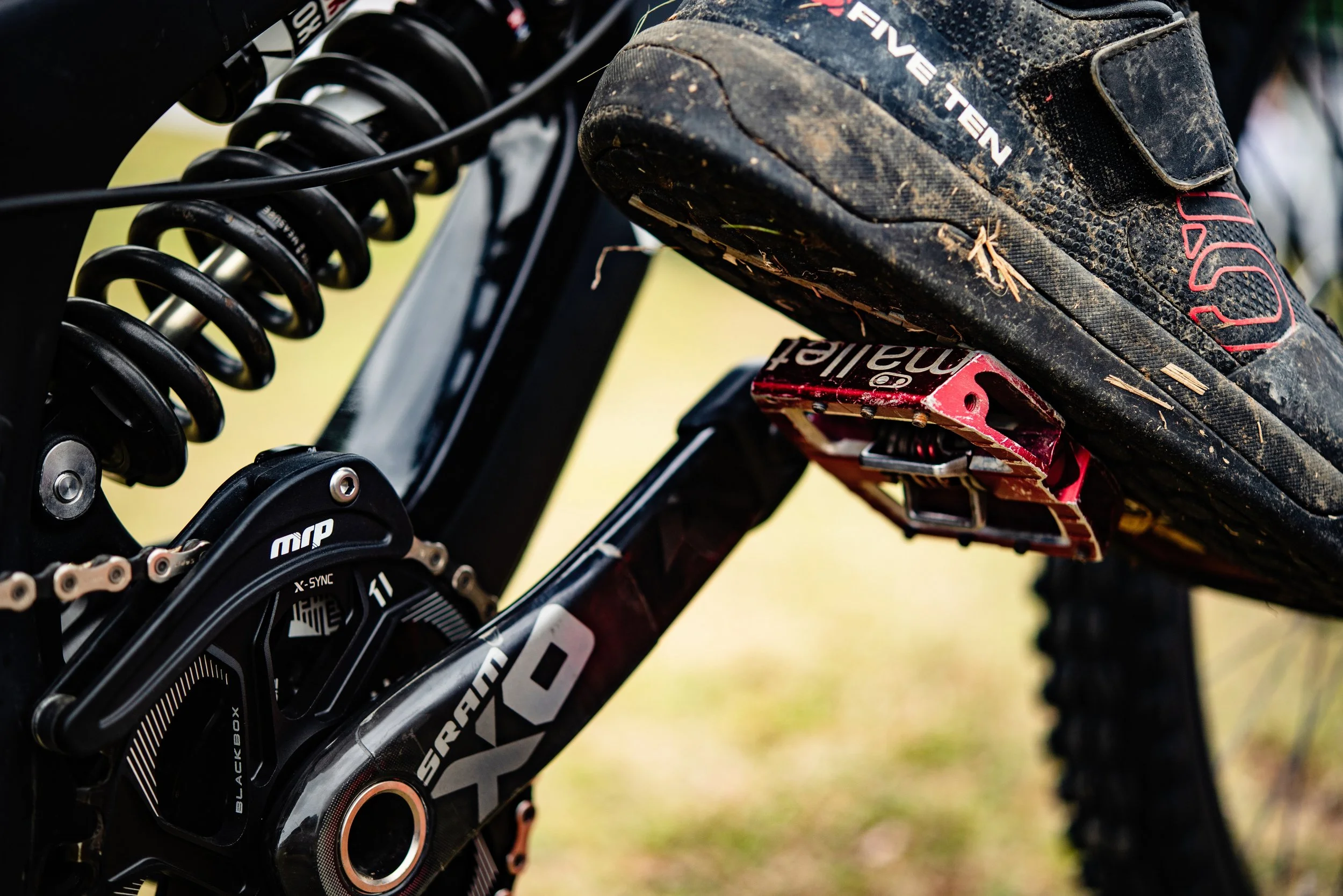 クランクはもちろん、 XODH に Direct Mount Chainring を合わせて見た目スッキリ。シューズは安定の Five Ten !!
