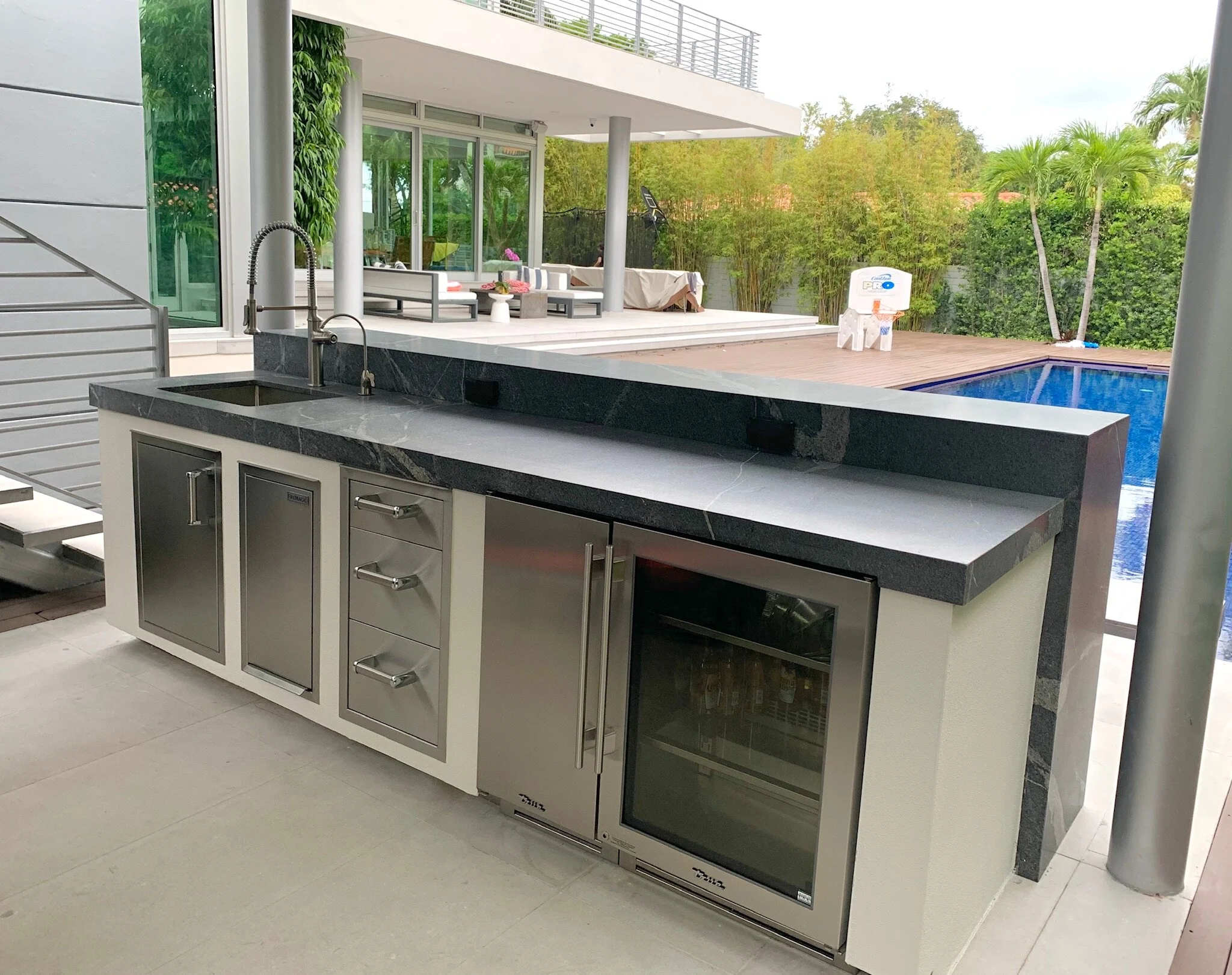 Outdoor bar Miami design 