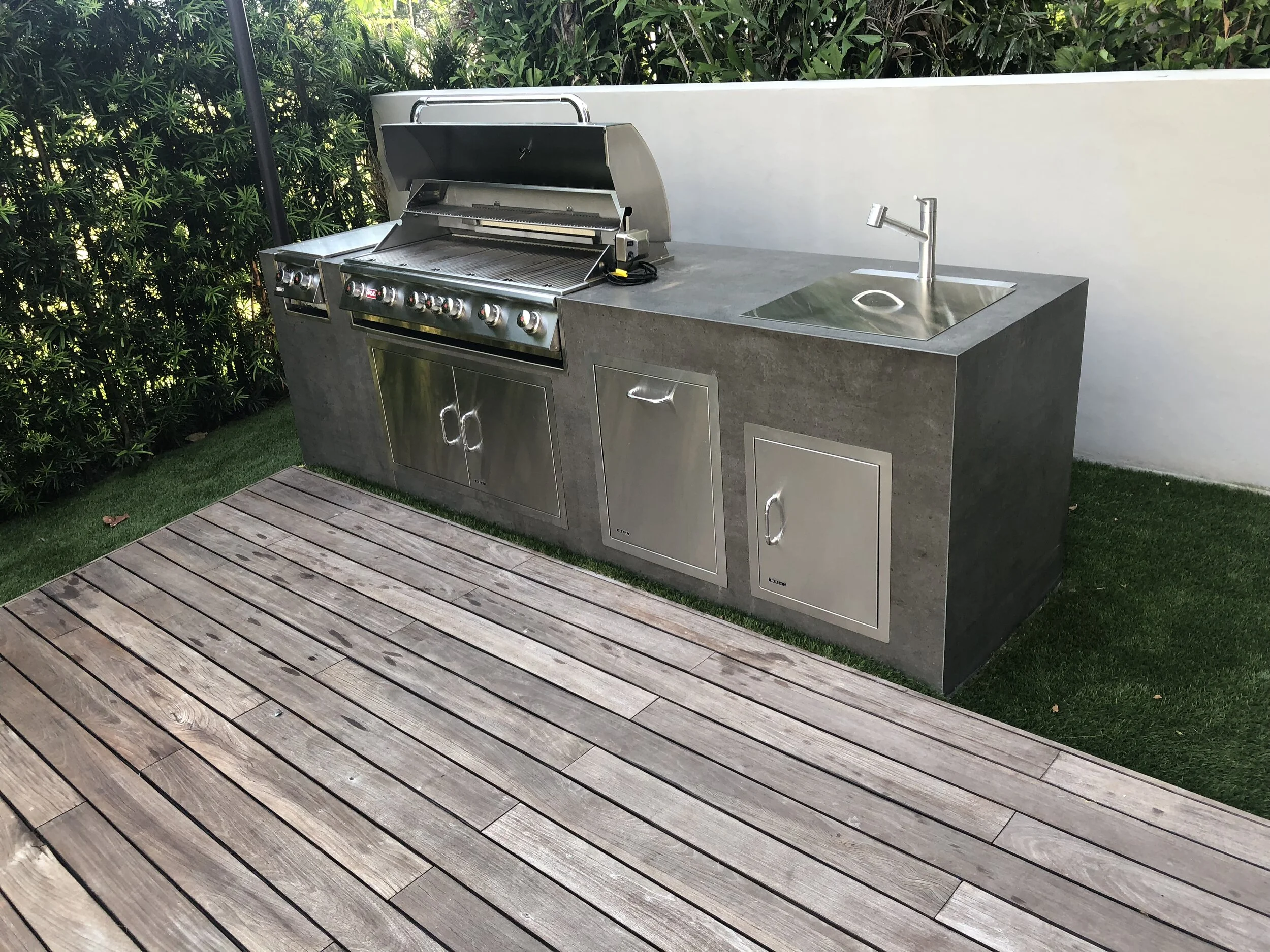 Porcelain Outdoor Kitchen countertop — Superior Exteriors Custom
