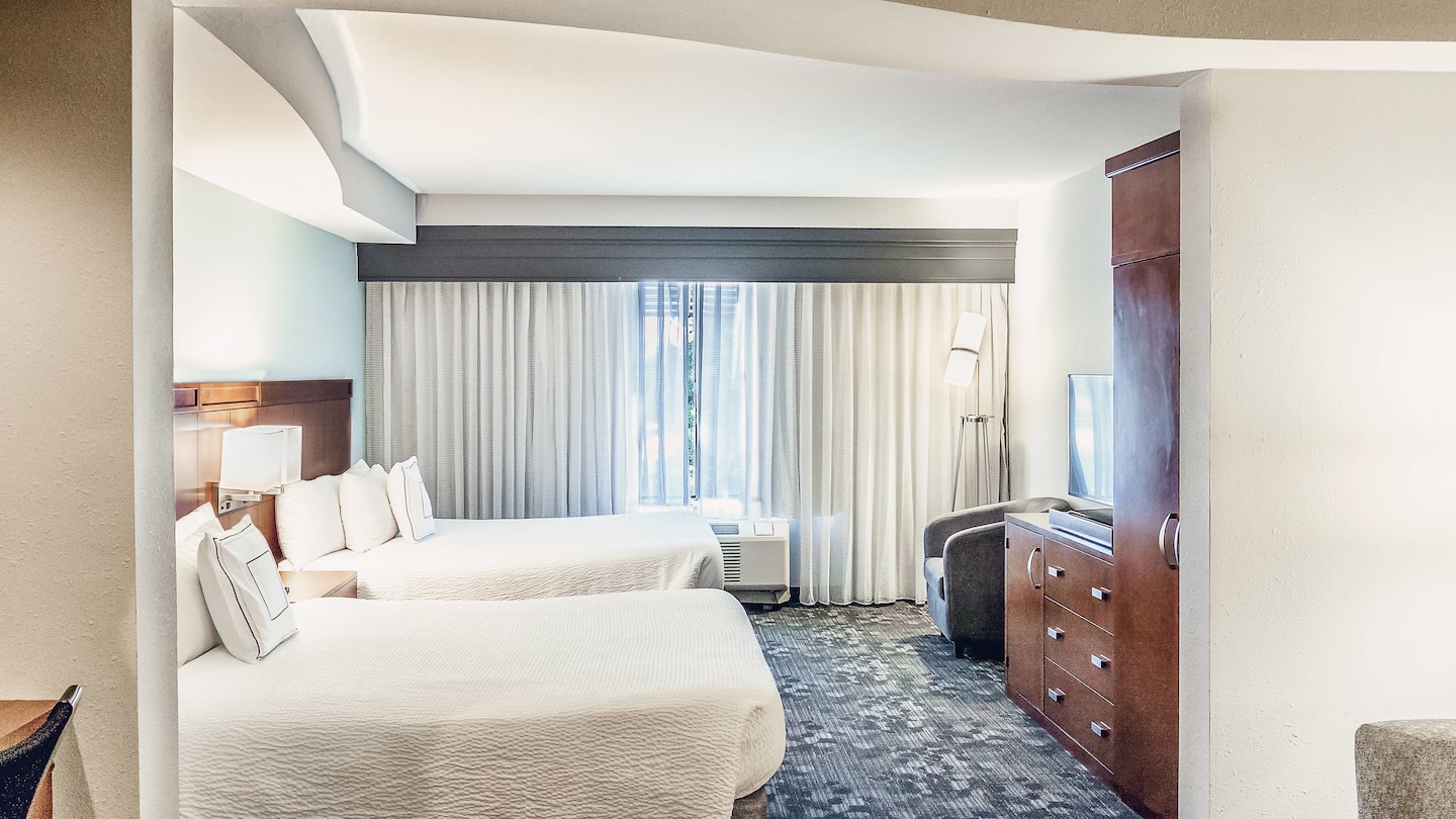 satnb-guestroom-0059-hor-wide.jpg