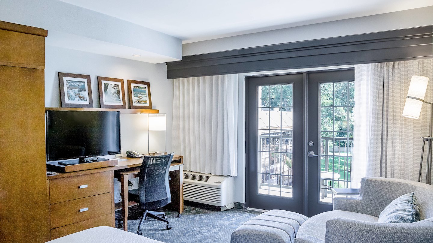 satnb-guestroom-0063-hor-wide.jpg