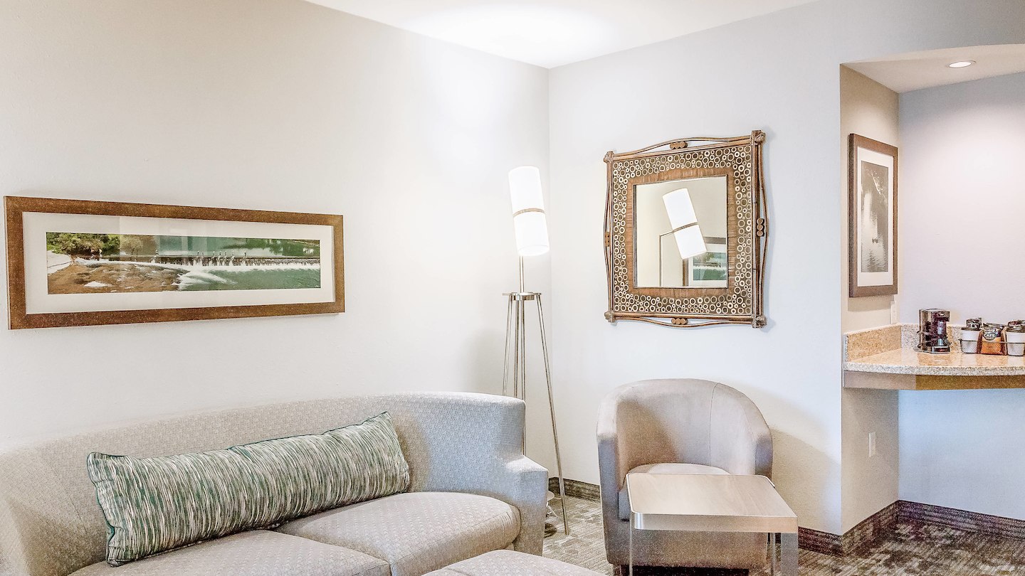 satnb-guestroom-0064-hor-wide.jpg